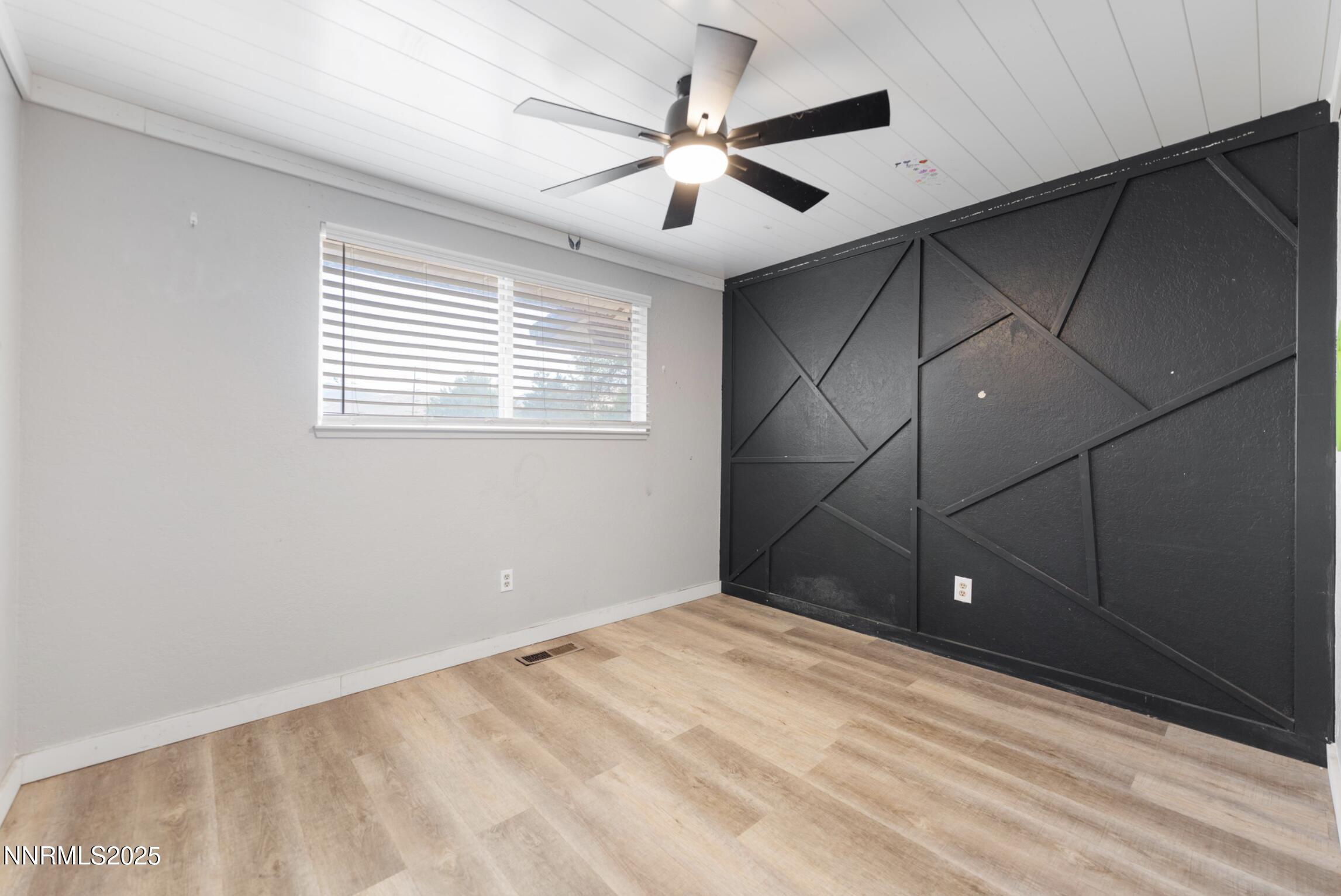 4247 Northview Drive Property Photo 10