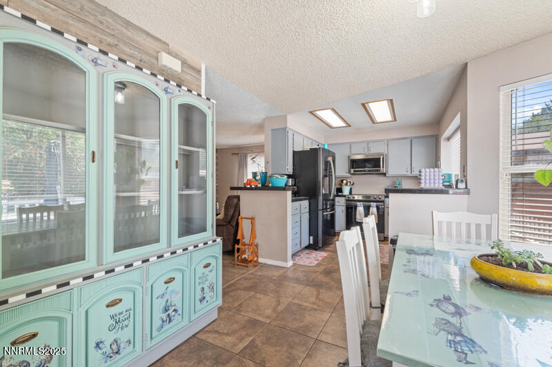6715 Canoe Hill Drive Property Photo 5