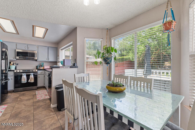 6715 Canoe Hill Drive Property Photo 6