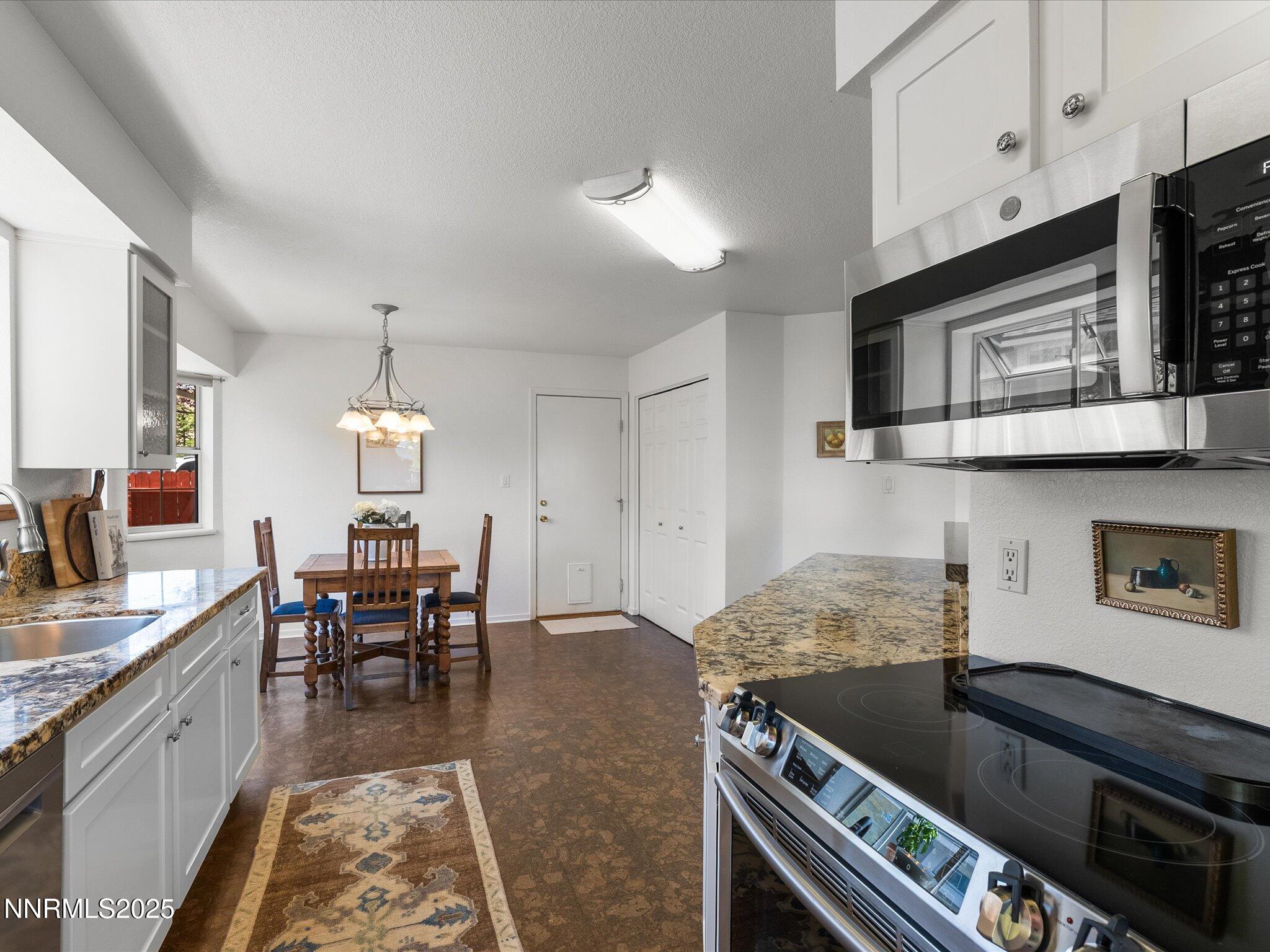3360 Lookout Place Property Photo 6