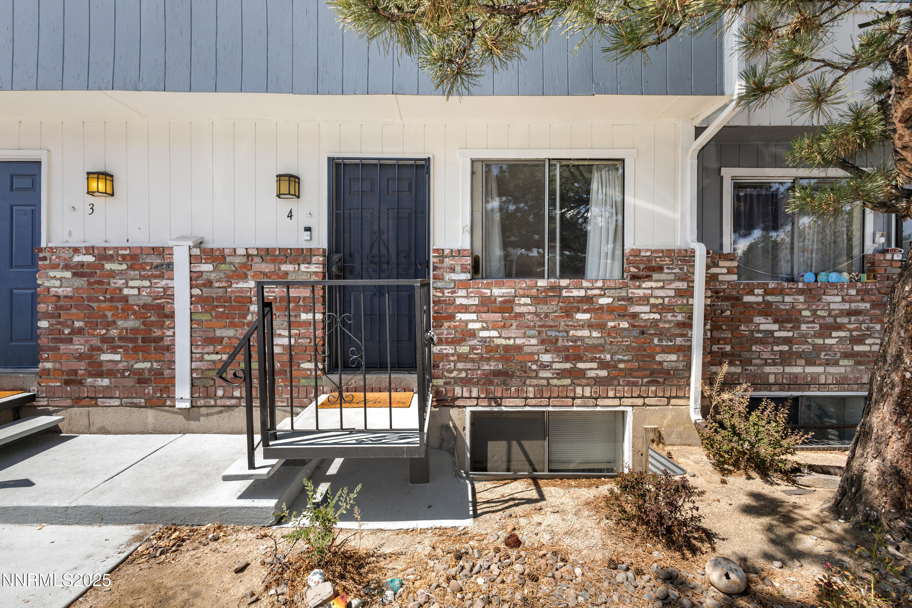 1414 E 9th Street Property Photo 1