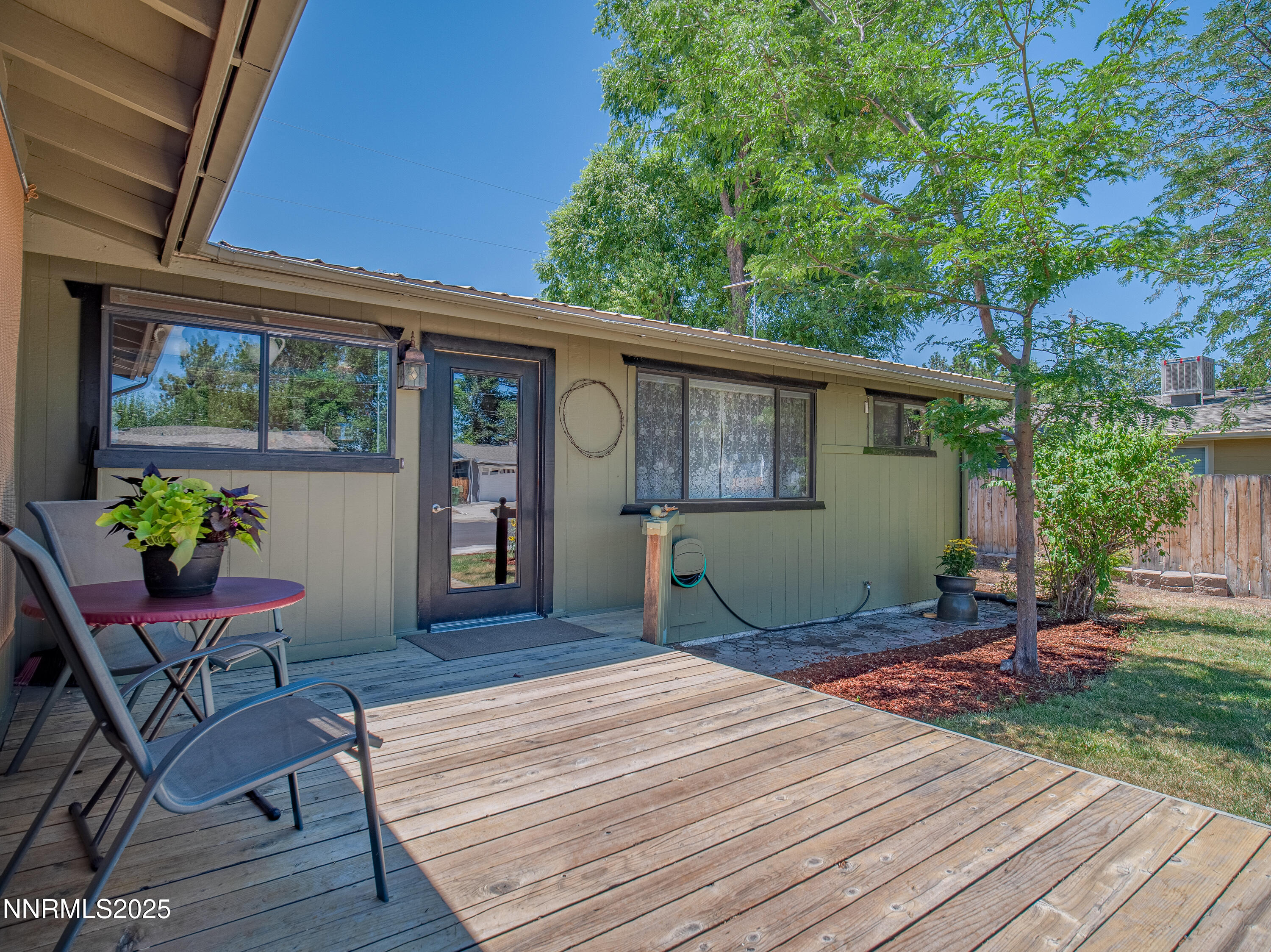 1333 Toiyabe Avenue Property Photo 1