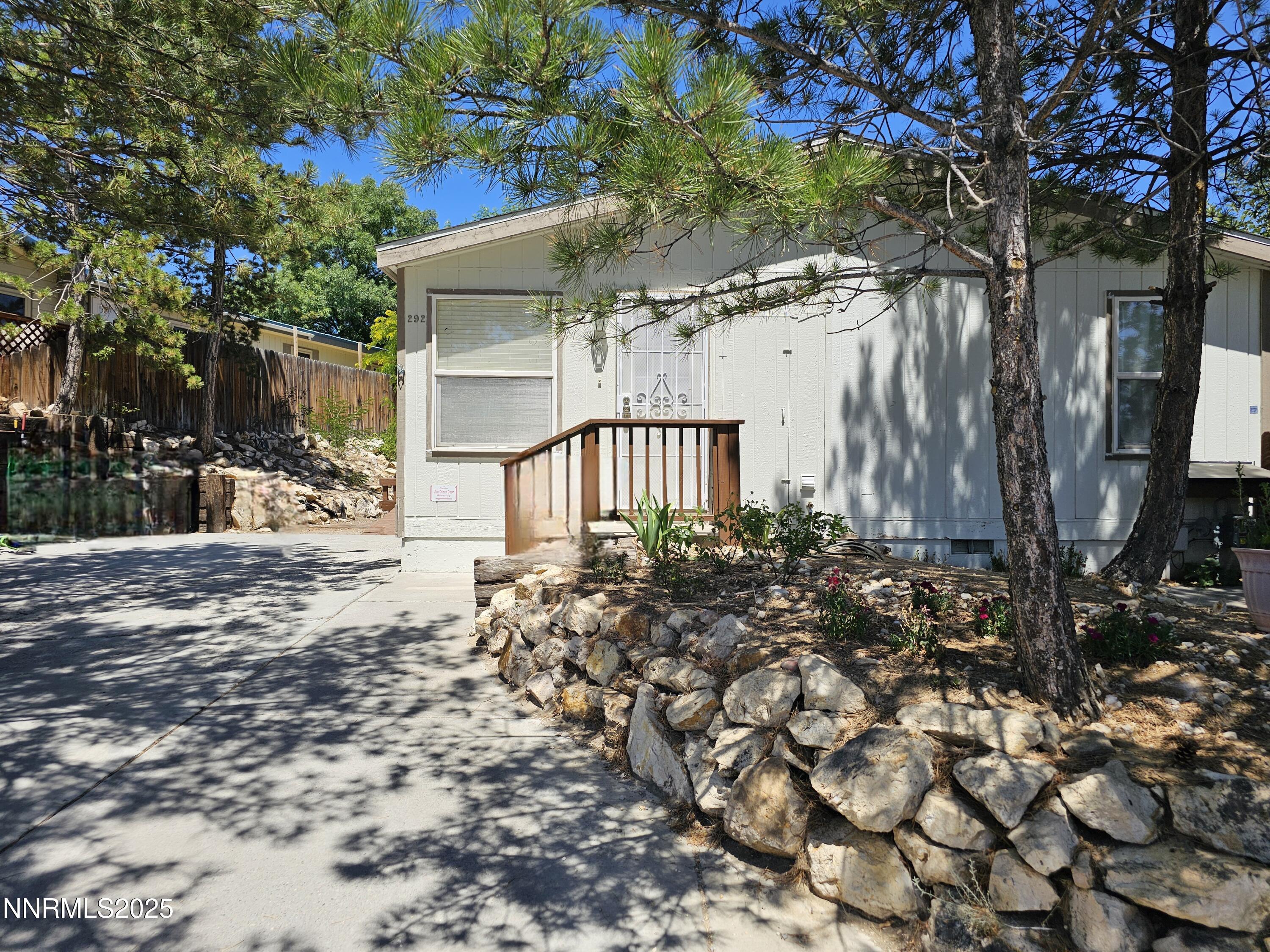 292 Miriam Way Property Photo 1