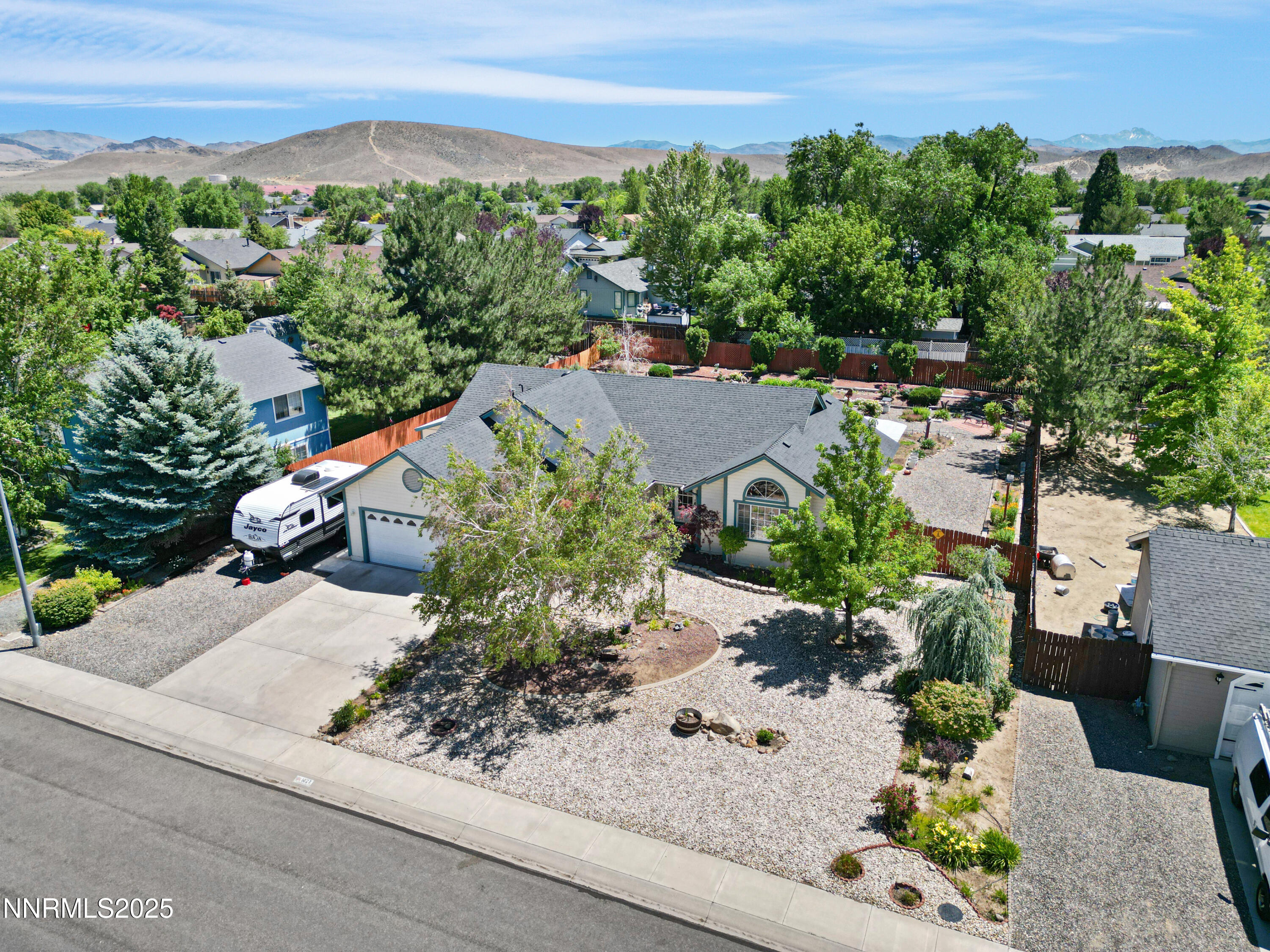 1427 Shasta Drive Property Photo 2