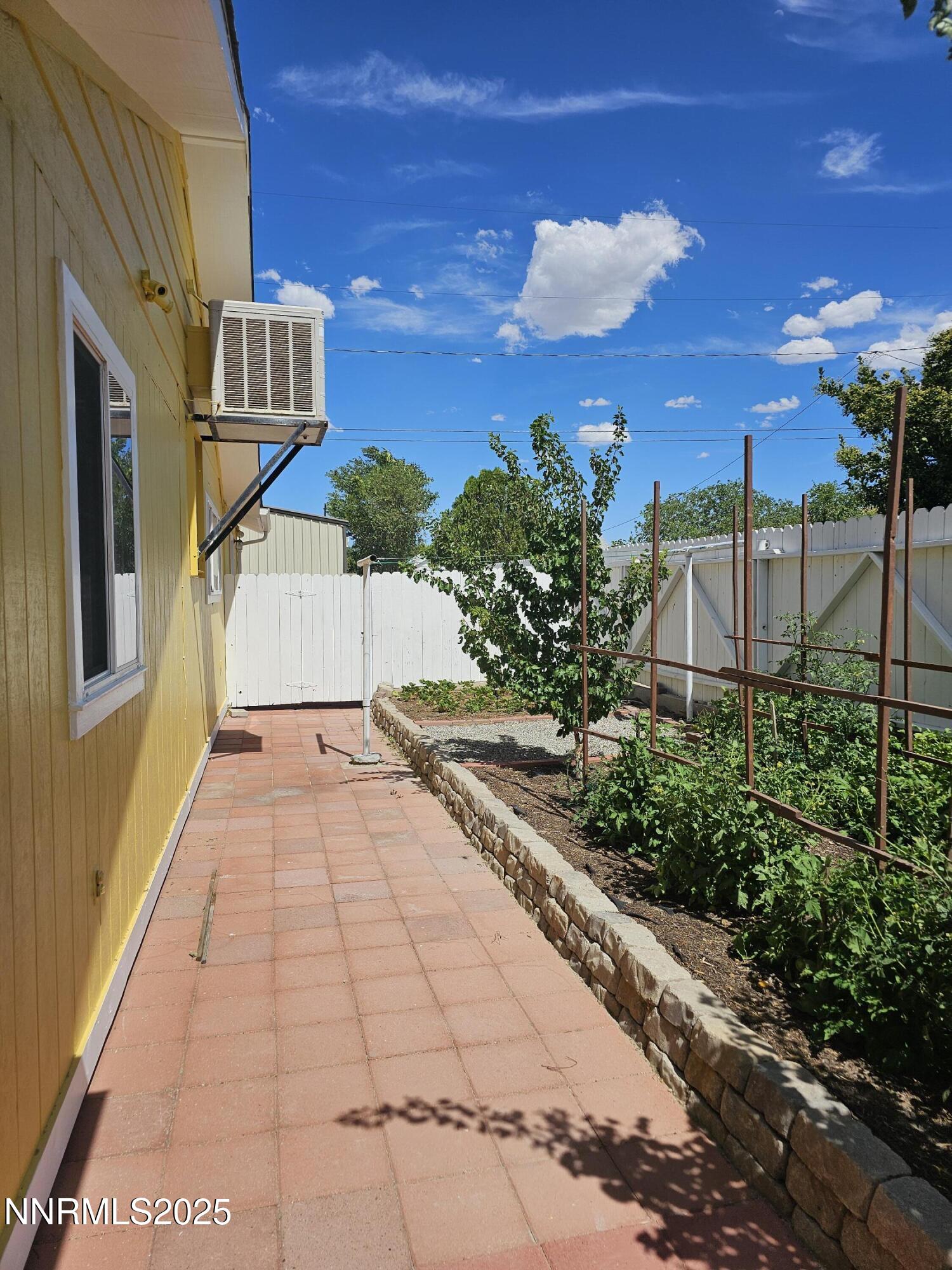 674 B Street Property Photo 8