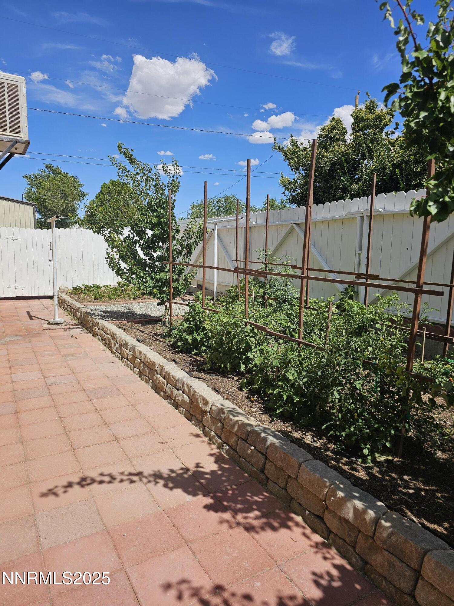 674 B Street Property Photo 9