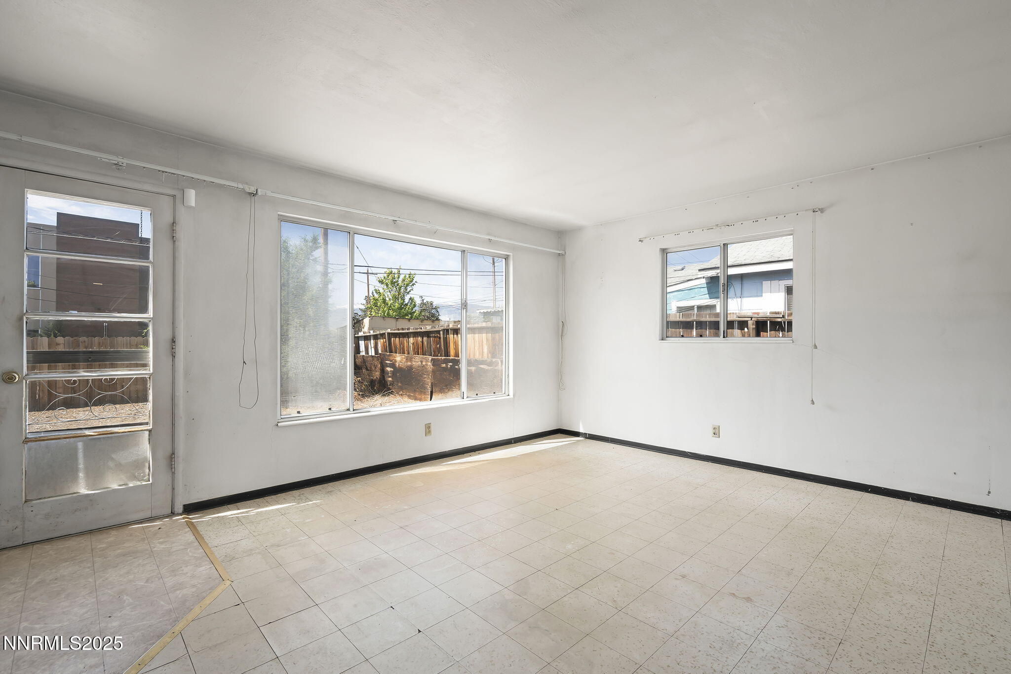 1230 Castle Way Property Photo 2