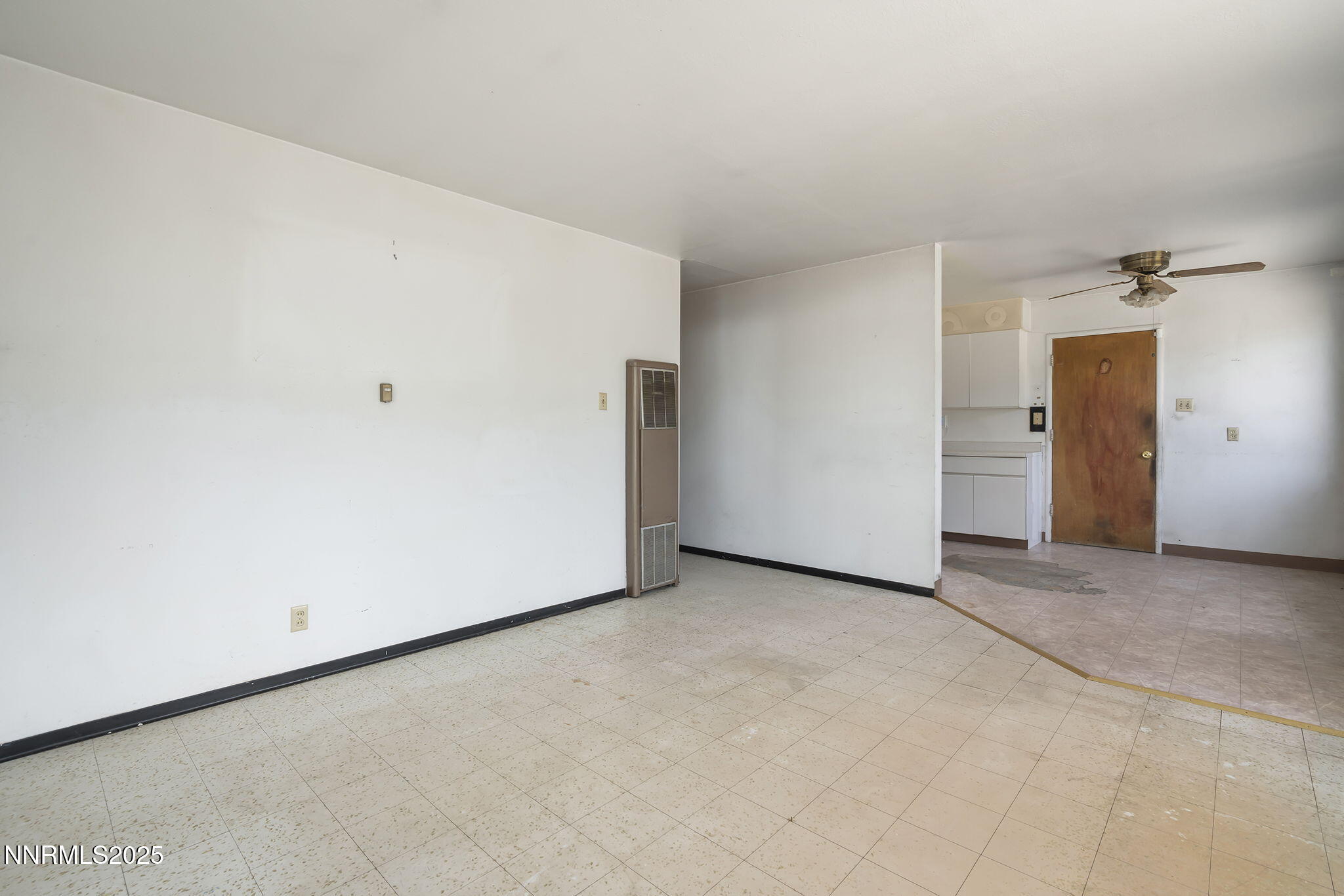 1230 Castle Way Property Photo 4