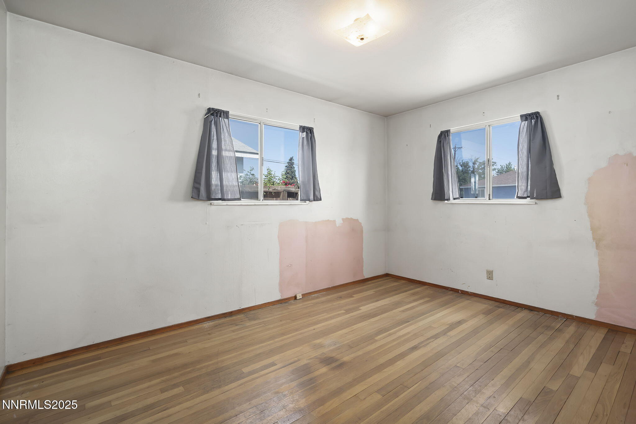 1230 Castle Way Property Photo 9