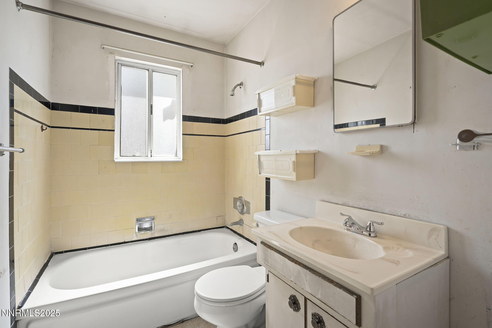 1230 Castle Way Property Photo 10