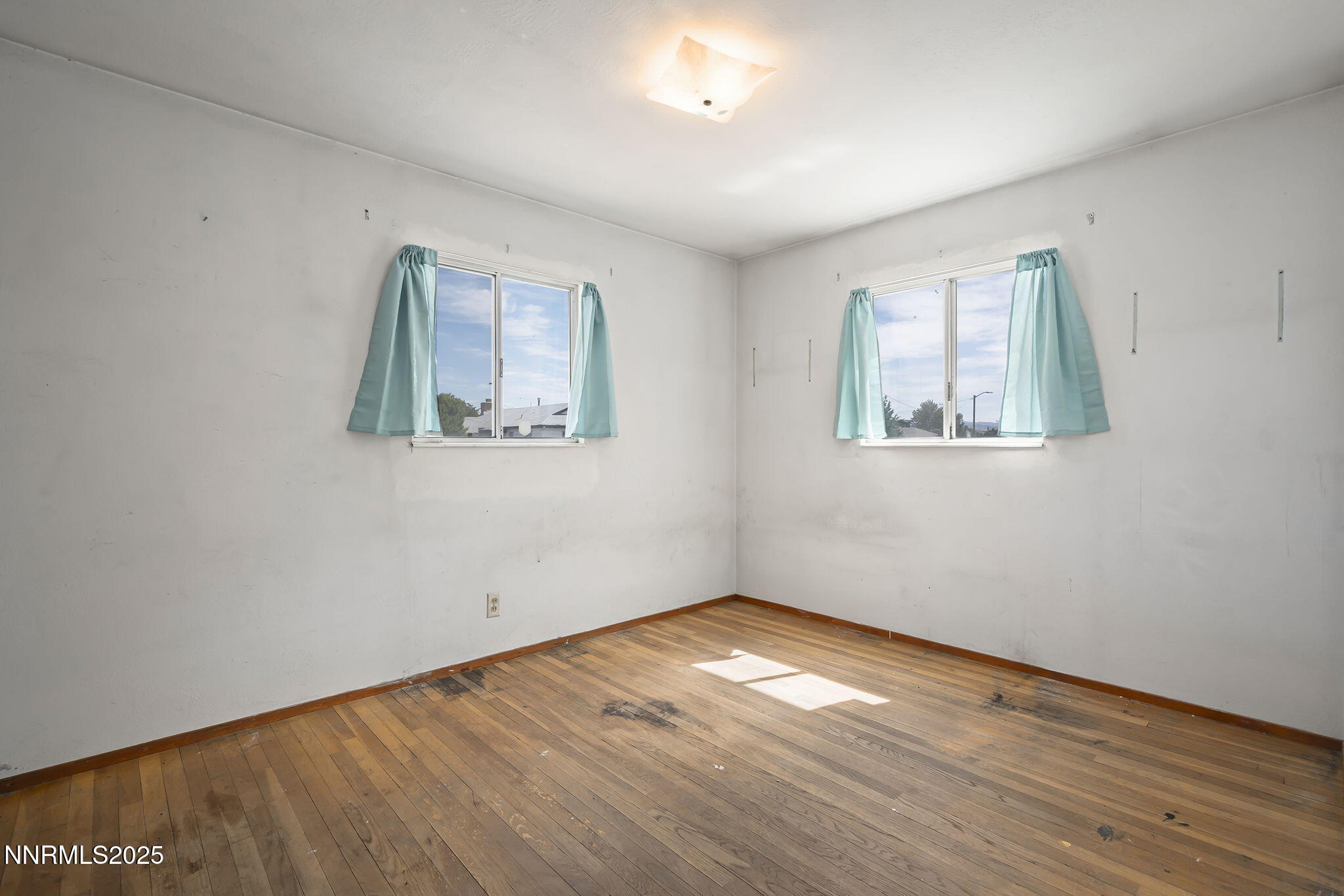 1230 Castle Way Property Photo 15