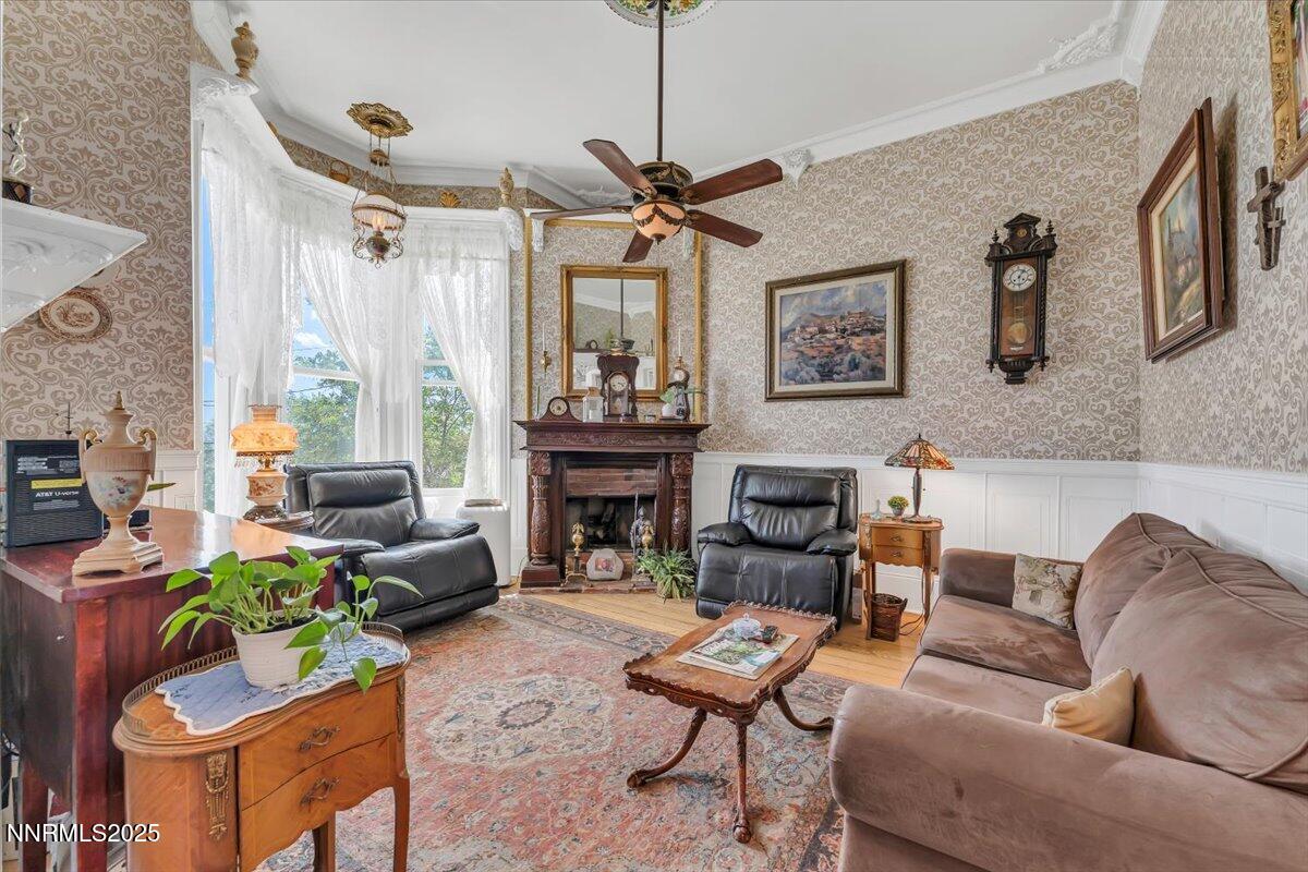 158 S B Street Property Photo 4