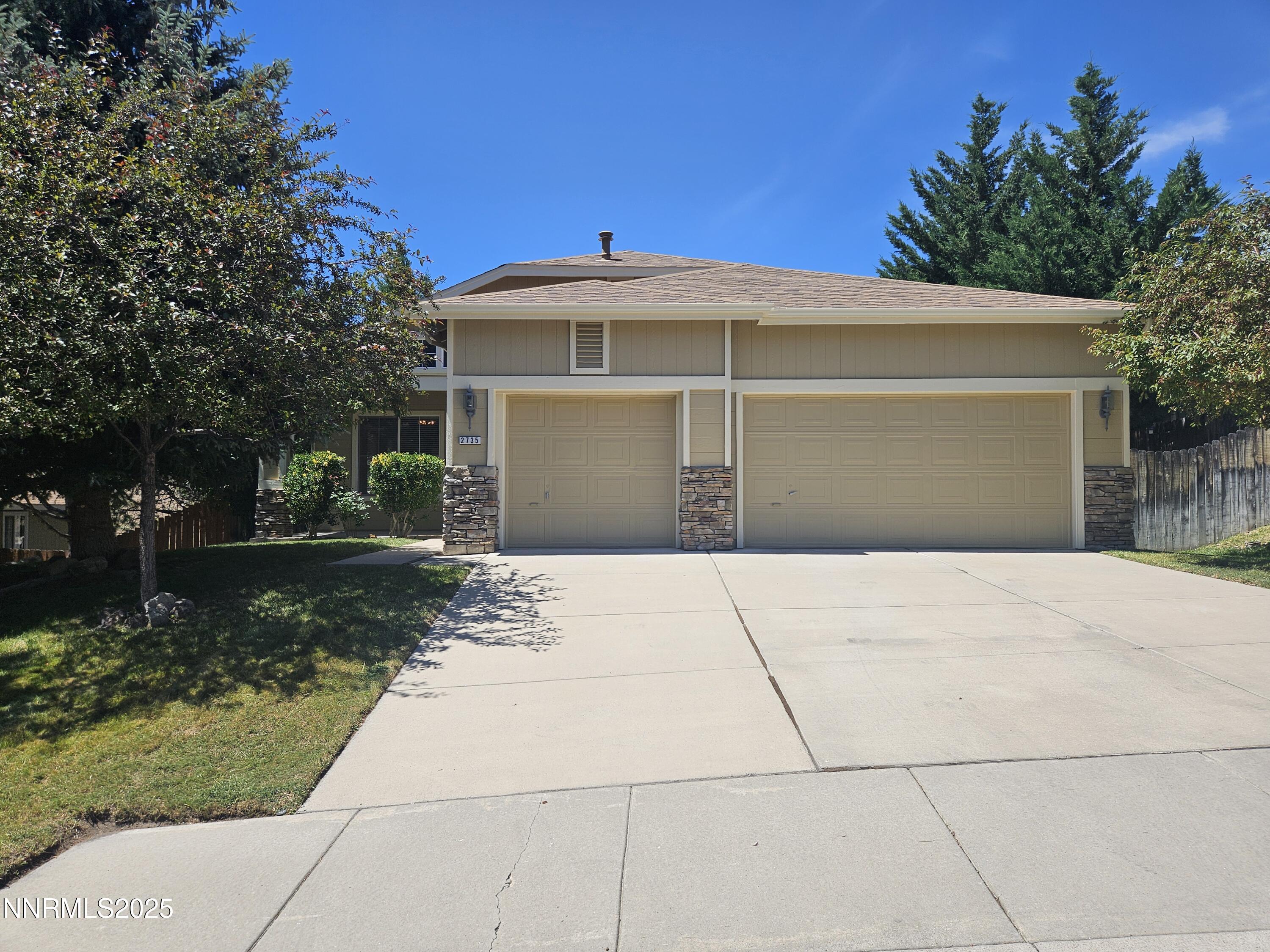 2735 Avenida De Landa Property Photo 1