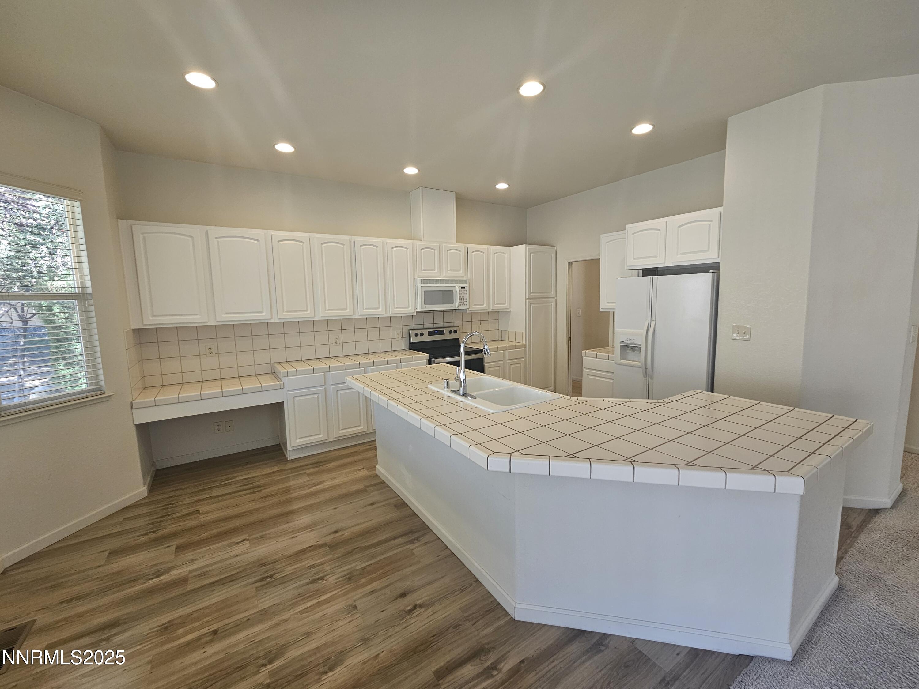2735 Avenida De Landa Property Photo 6