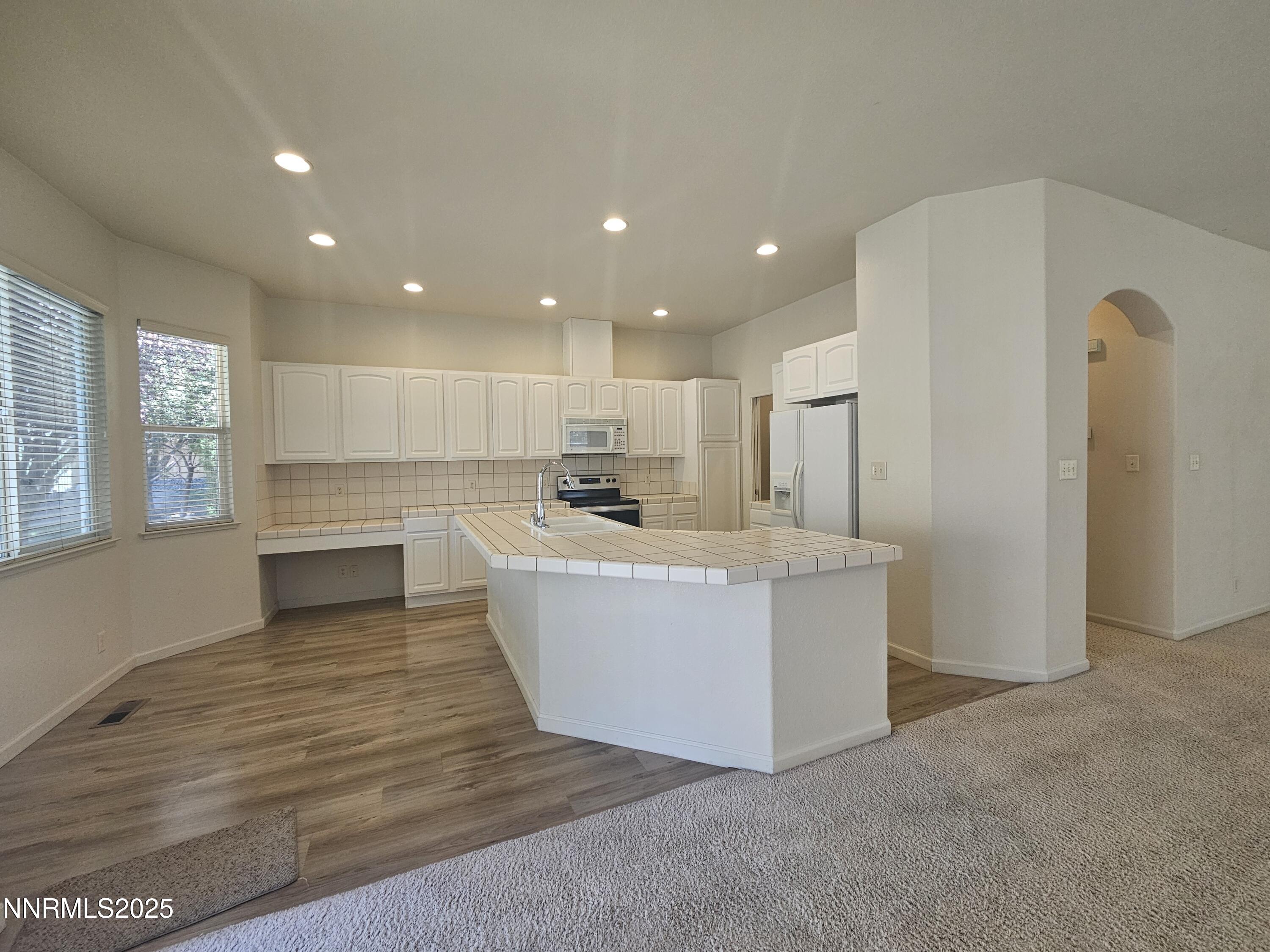 2735 Avenida De Landa Property Photo 8