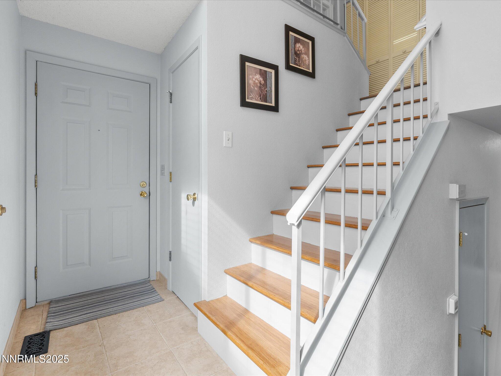 4325 Leeward Lane Property Photo 4