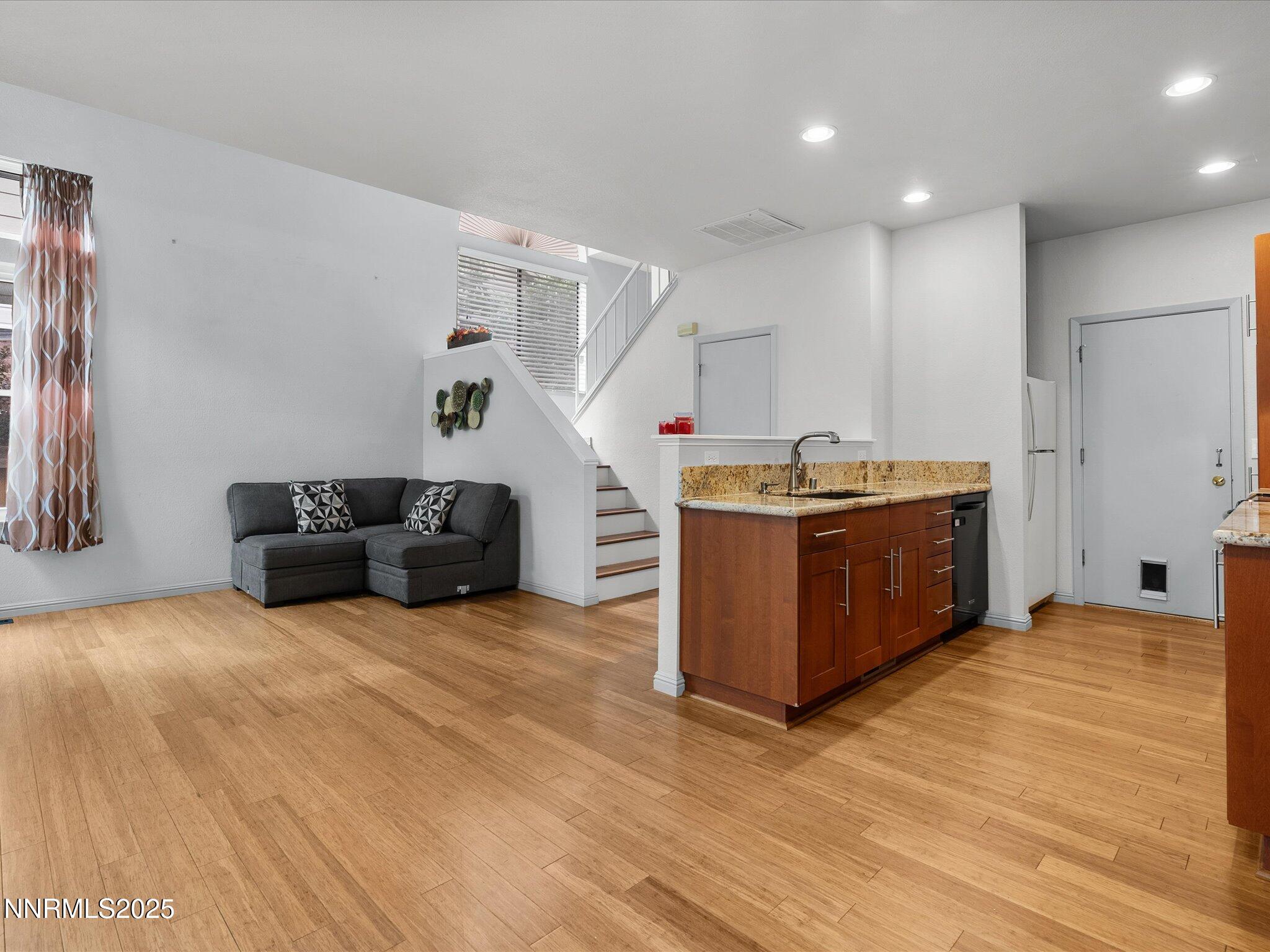 4325 Leeward Lane Property Photo 10