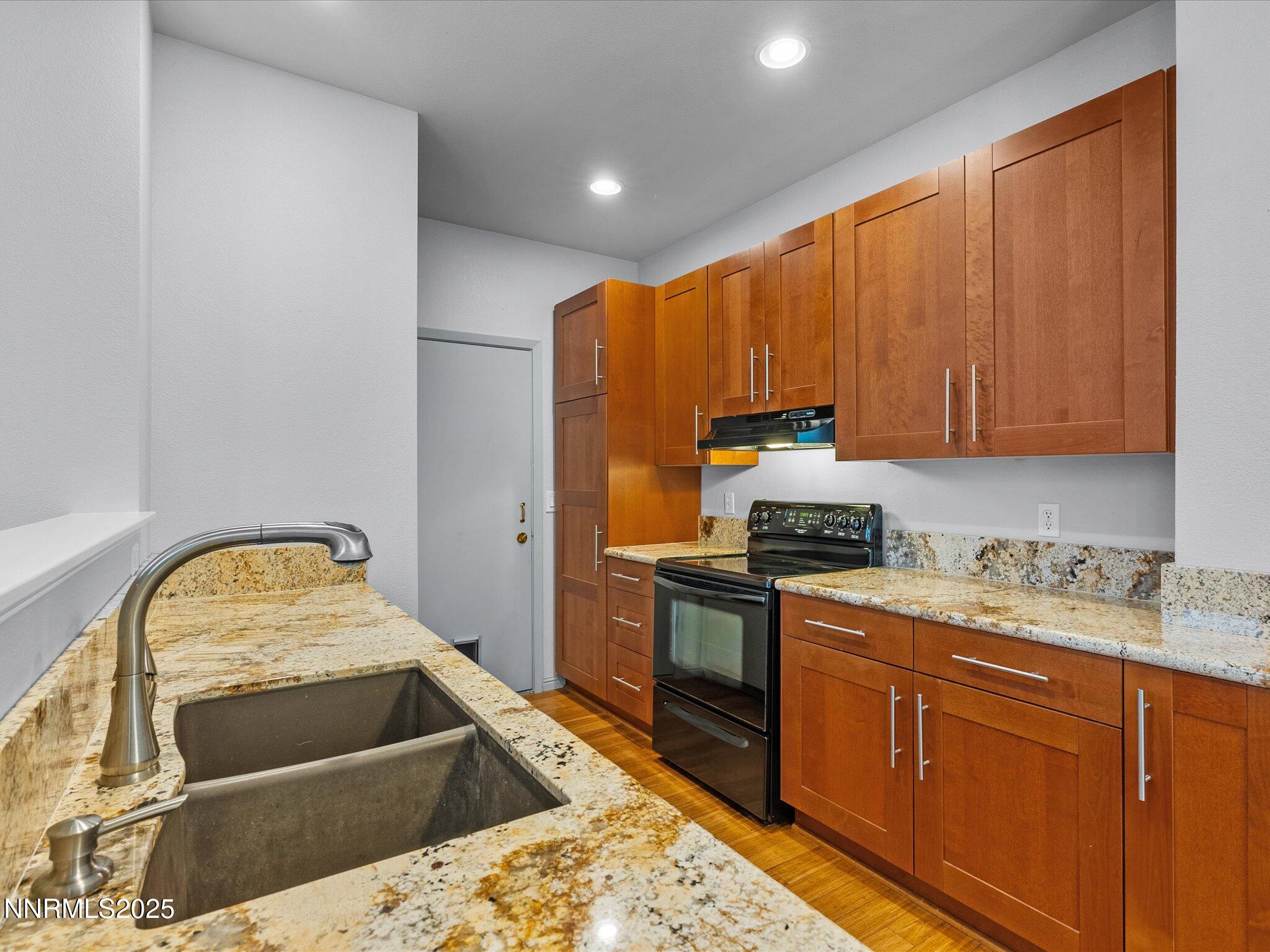 4325 Leeward Lane Property Photo 11
