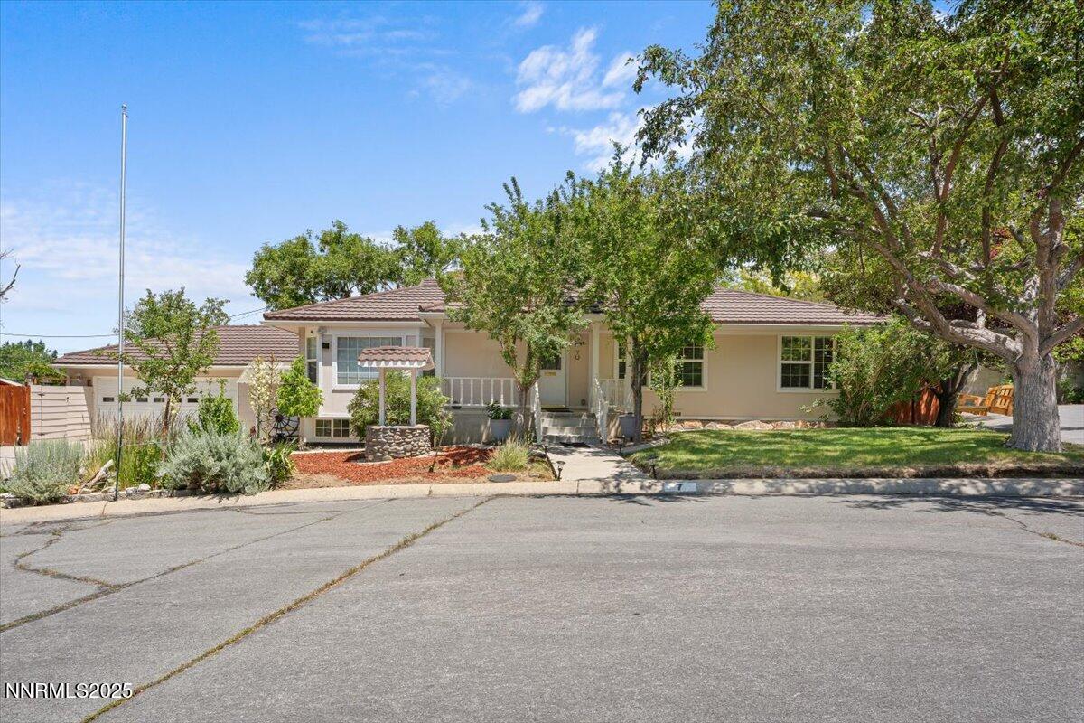 7 Circle Drive Property Photo 2