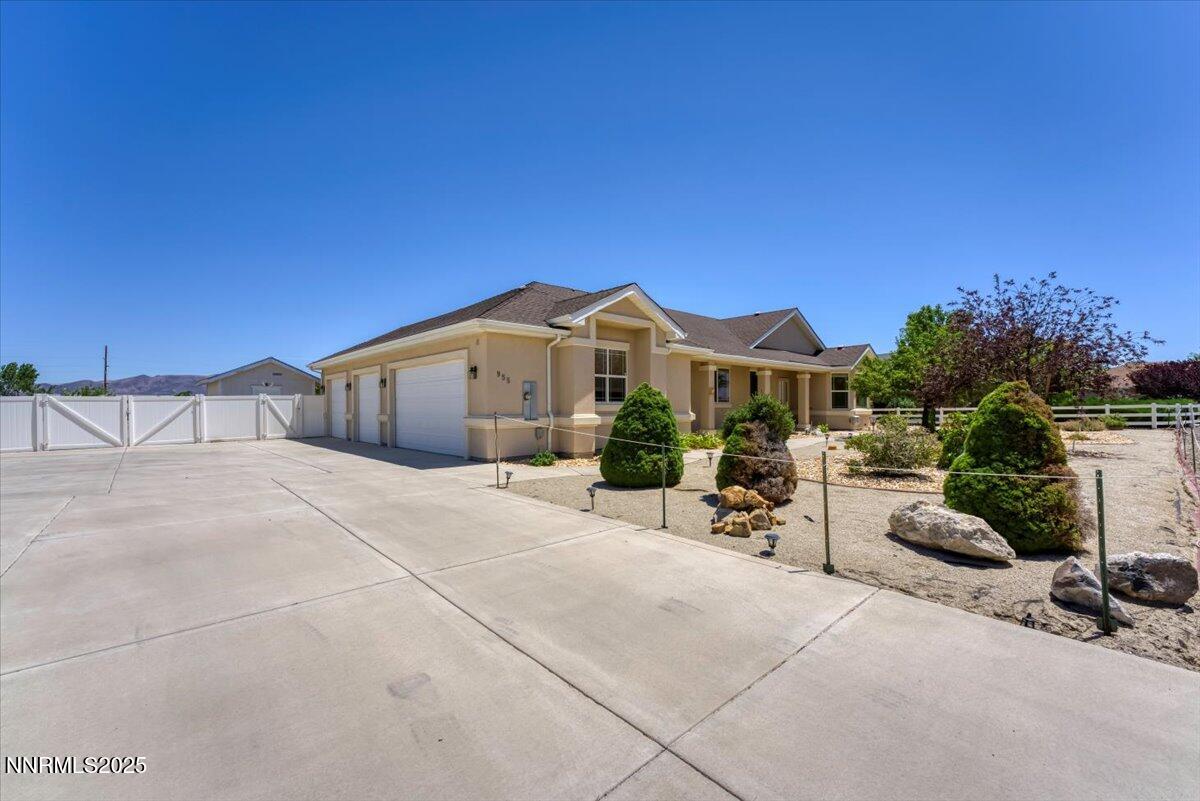 955 Lasso Way Property Photo 3
