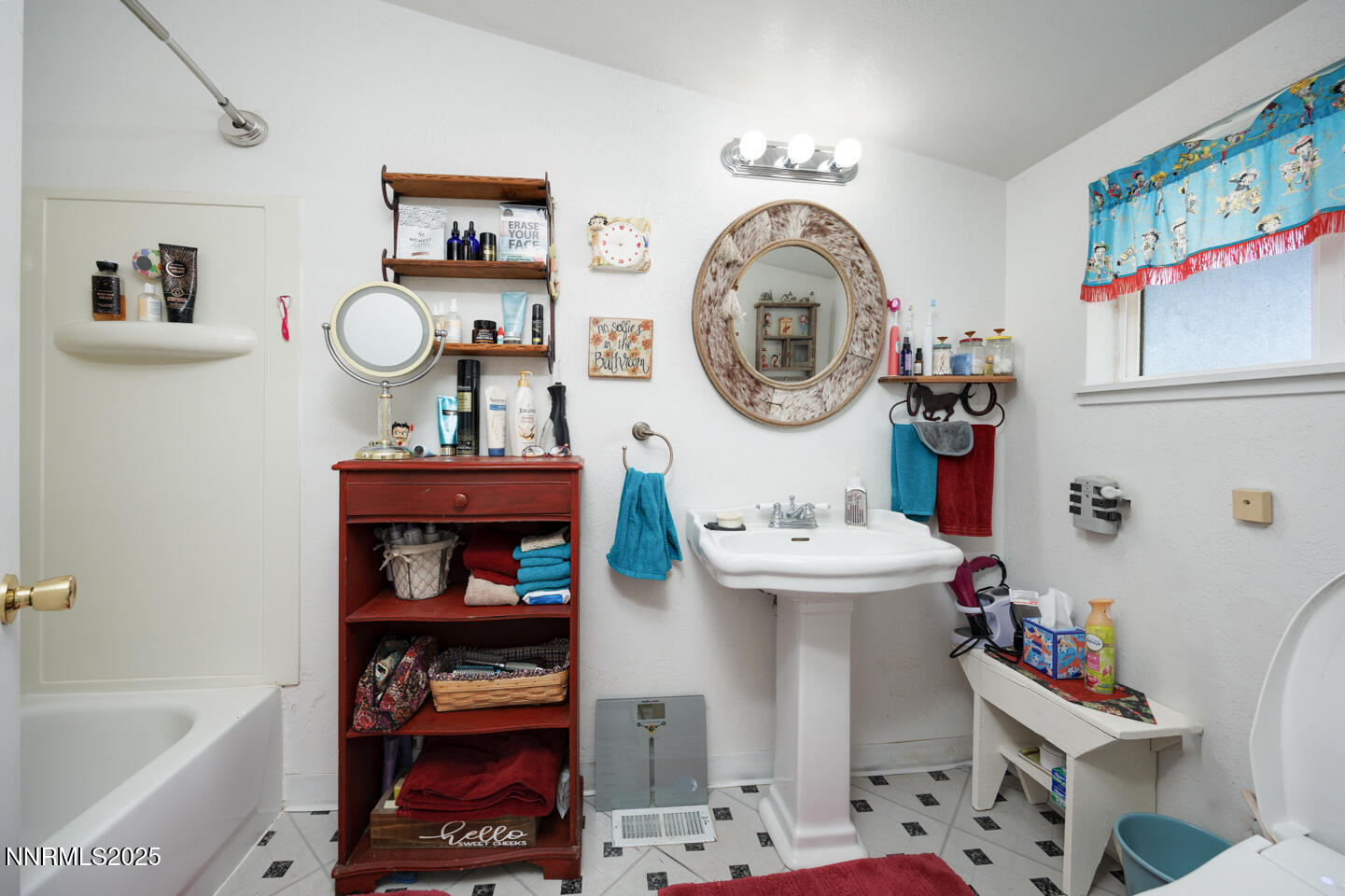 4525 Schurz Highway Property Photo 14