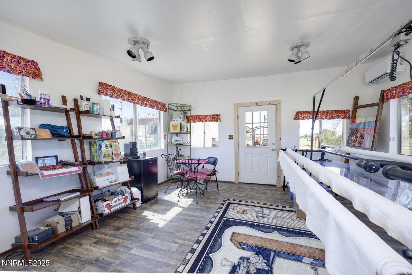 4525 Schurz Highway Property Photo 18