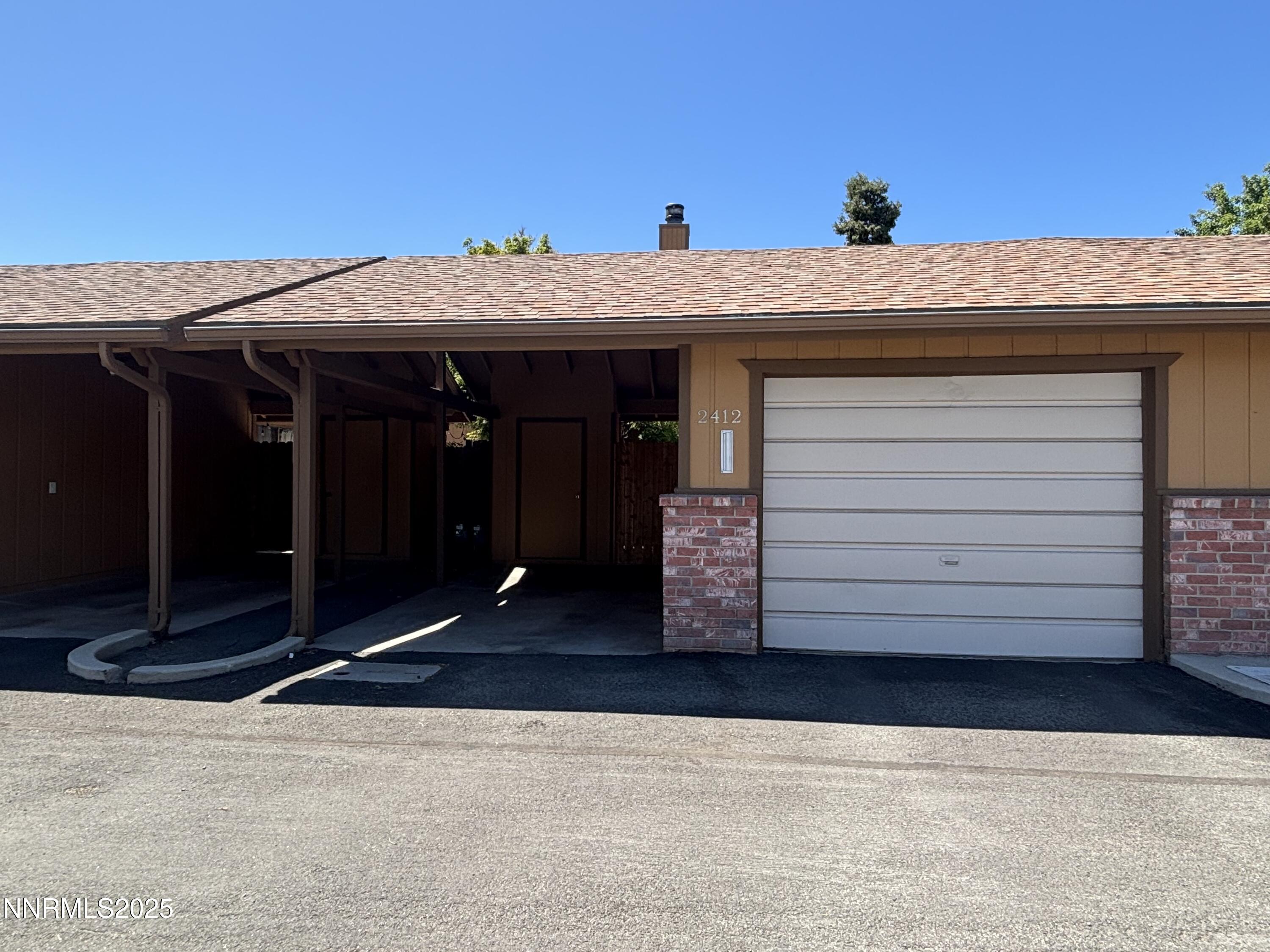 2412 Newcastle Way Property Photo 3