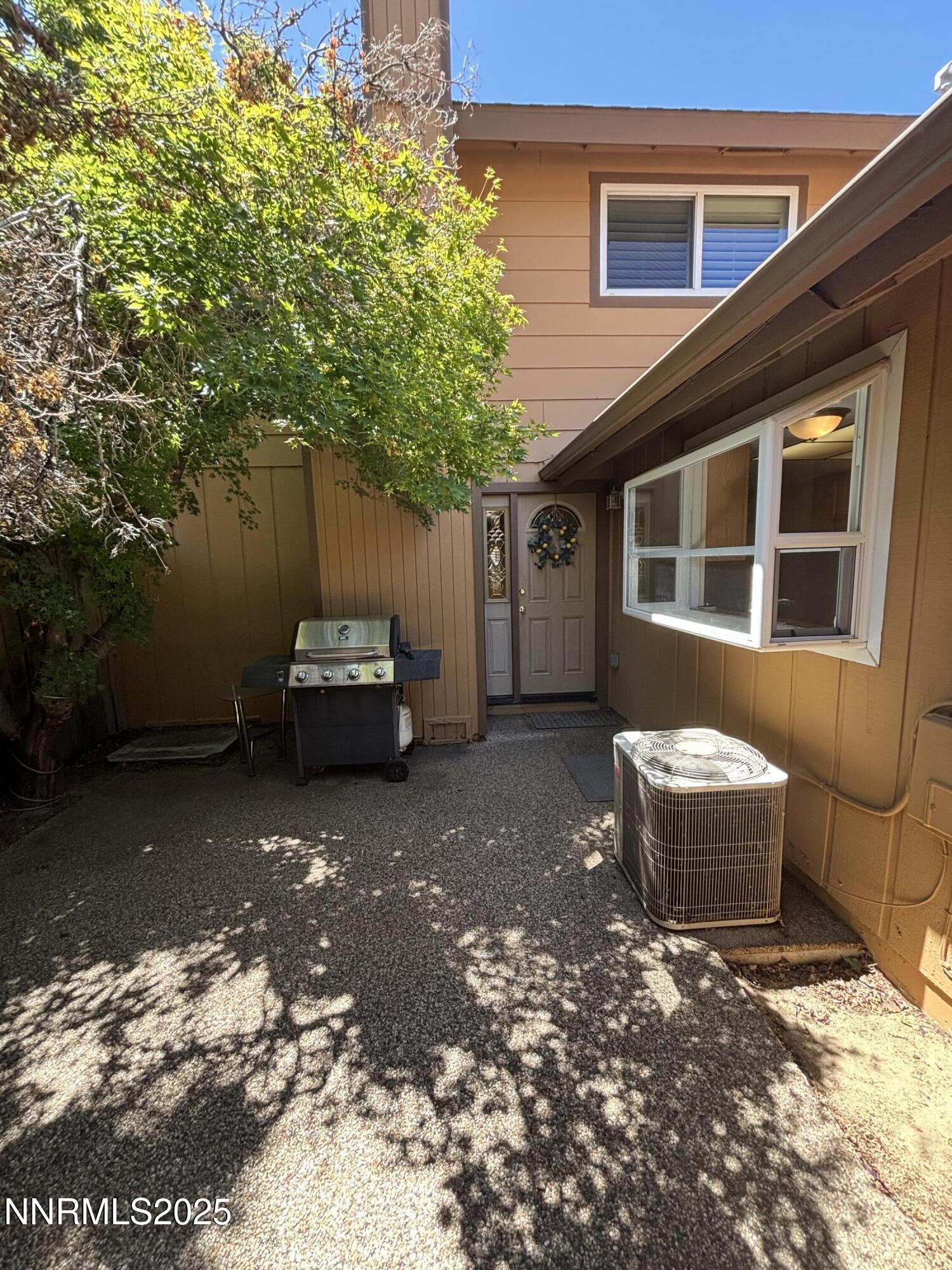 2412 Newcastle Way Property Photo 5