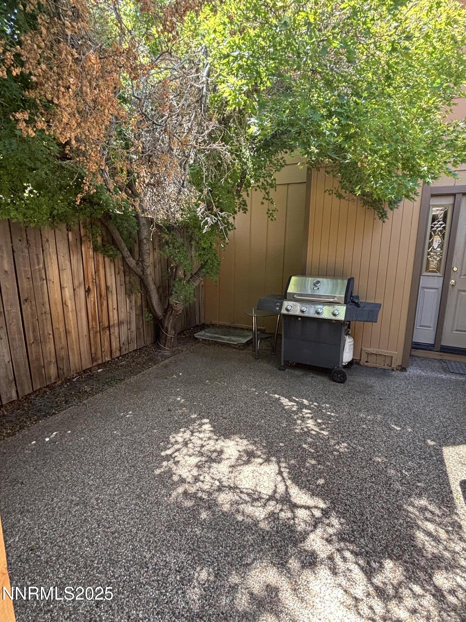 2412 Newcastle Way Property Photo 6