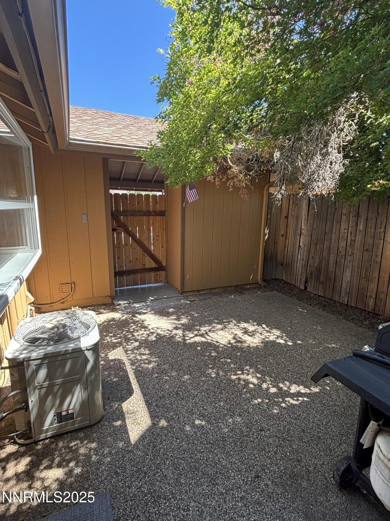 2412 Newcastle Way Property Photo 7