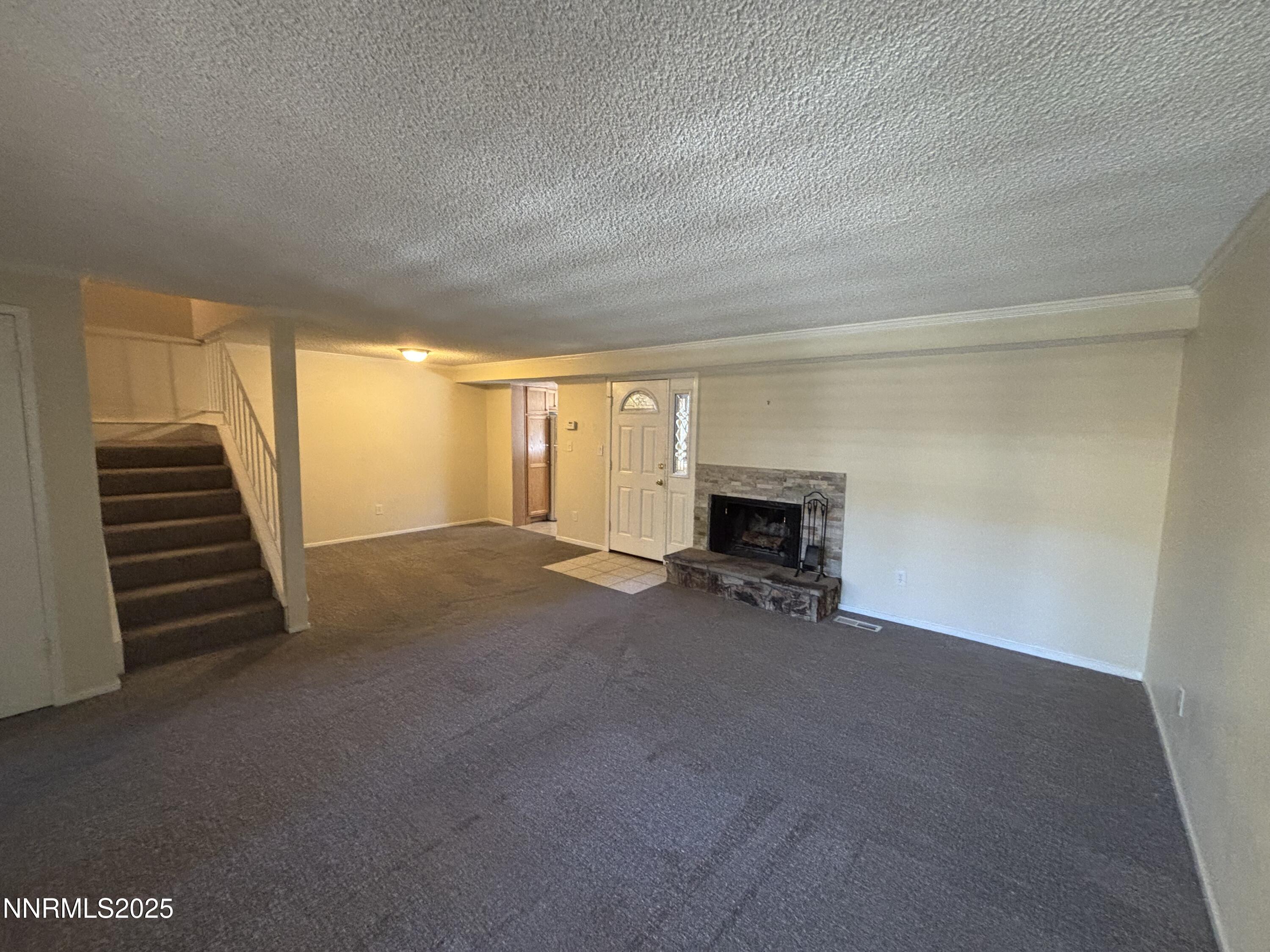 2412 Newcastle Way Property Photo 9