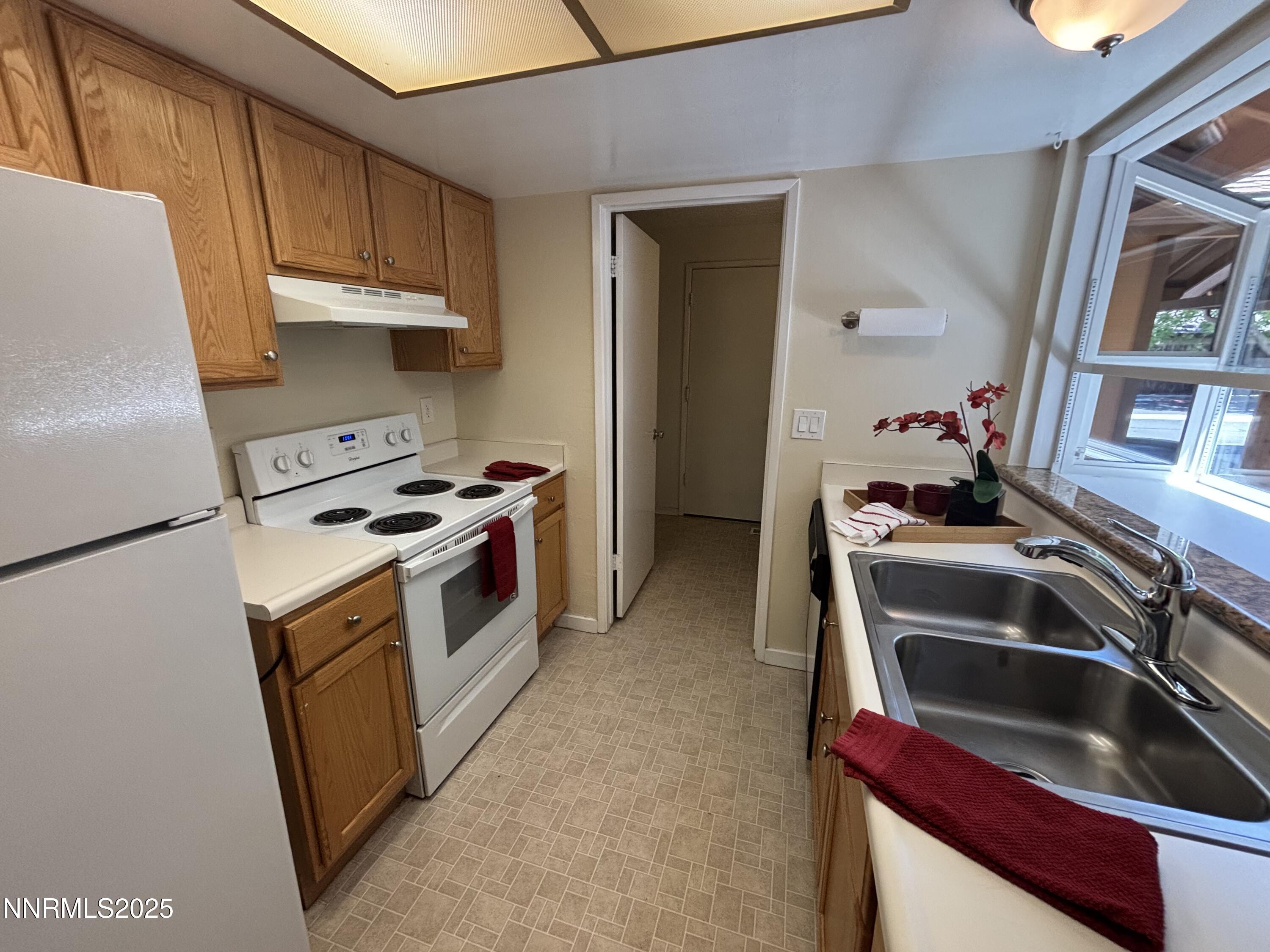 2412 Newcastle Way Property Photo 15