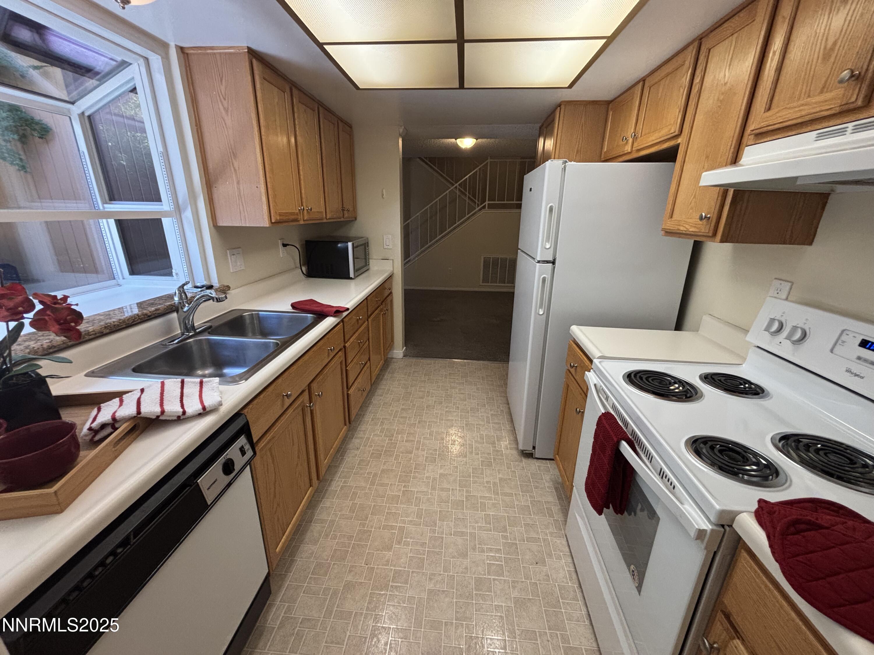 2412 Newcastle Way Property Photo 16