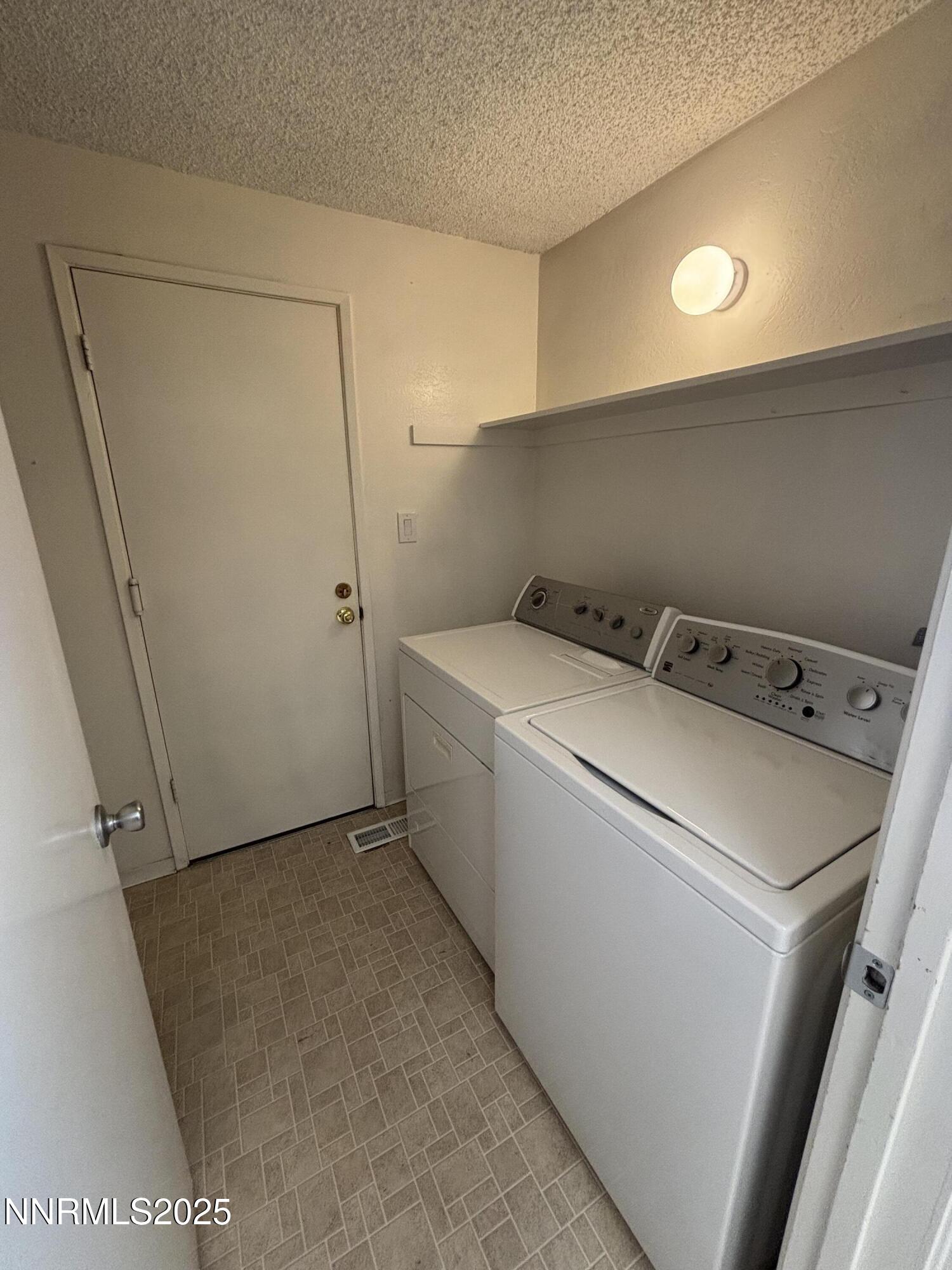 2412 Newcastle Way Property Photo 17