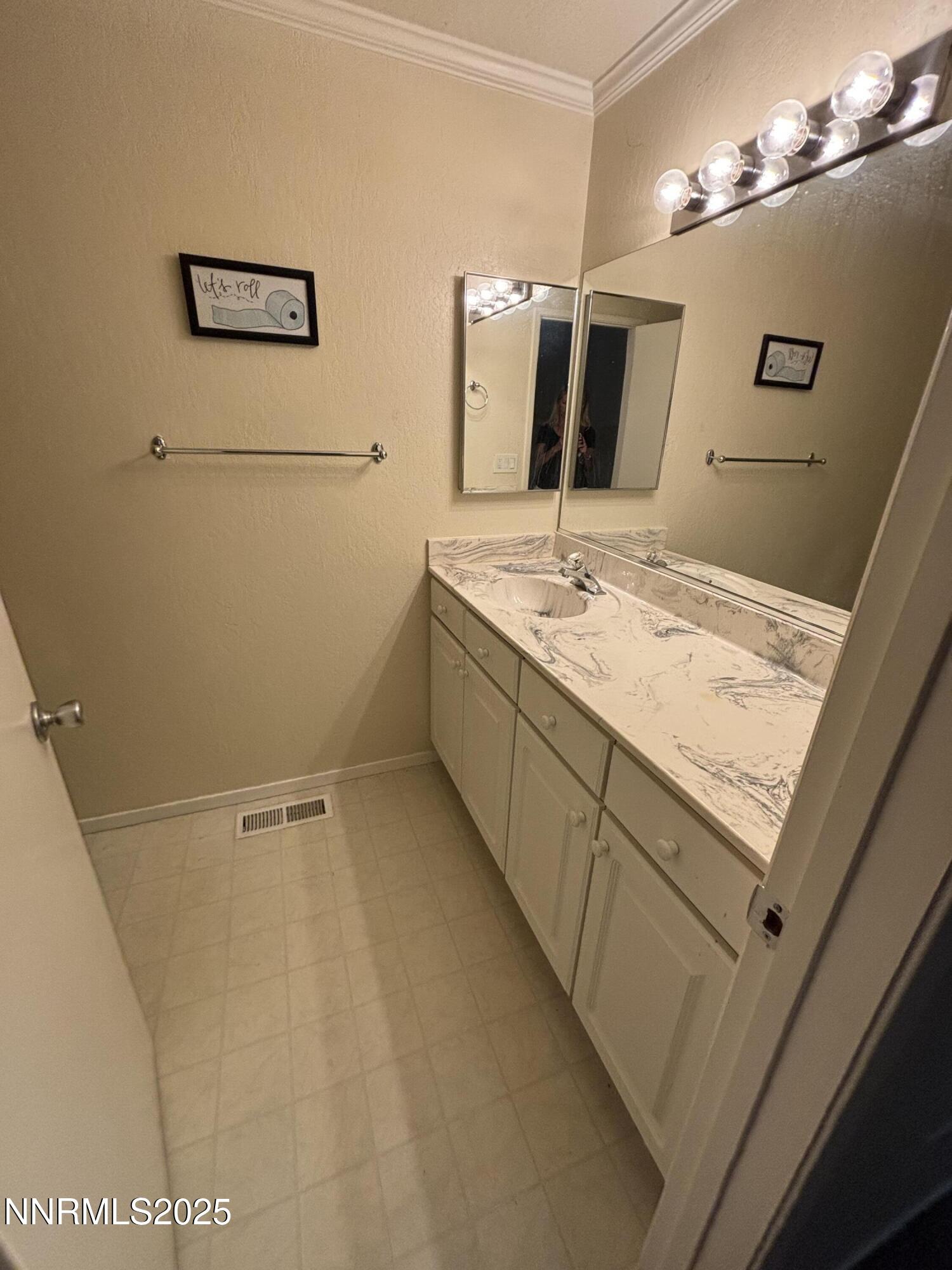 2412 Newcastle Way Property Photo 29