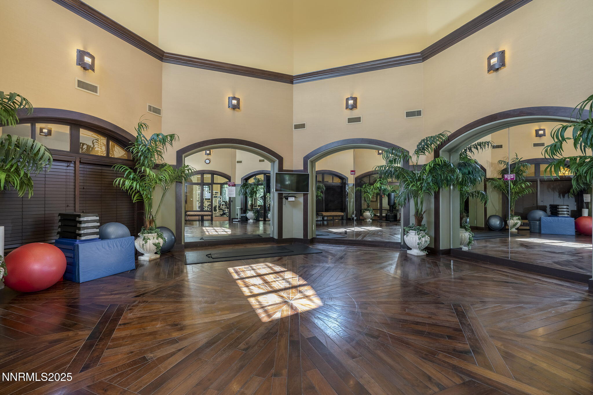 9900 Wilbur May Parkway 5105 Property Photo 37