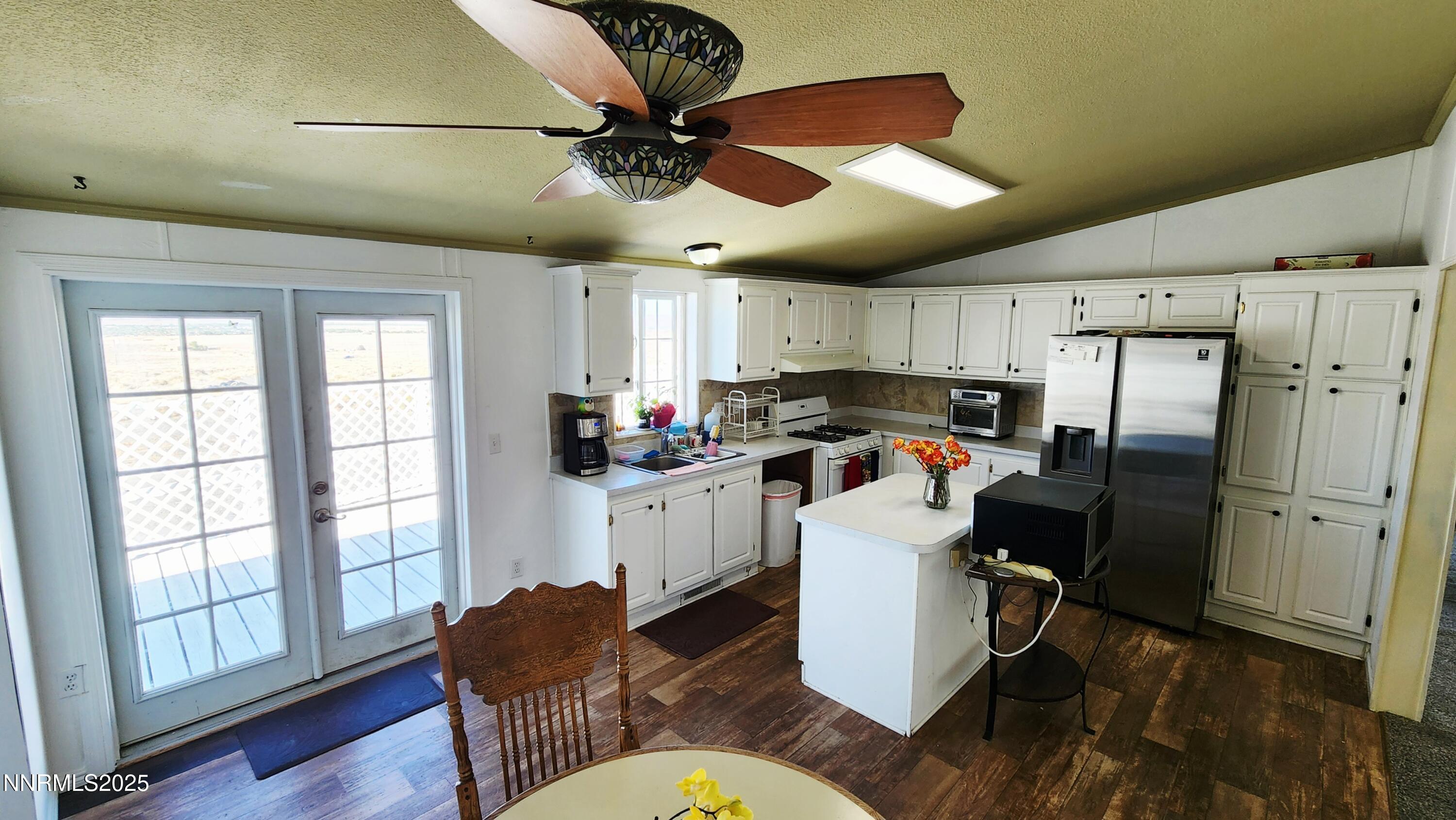 4960 Skyline Drive Property Photo 8
