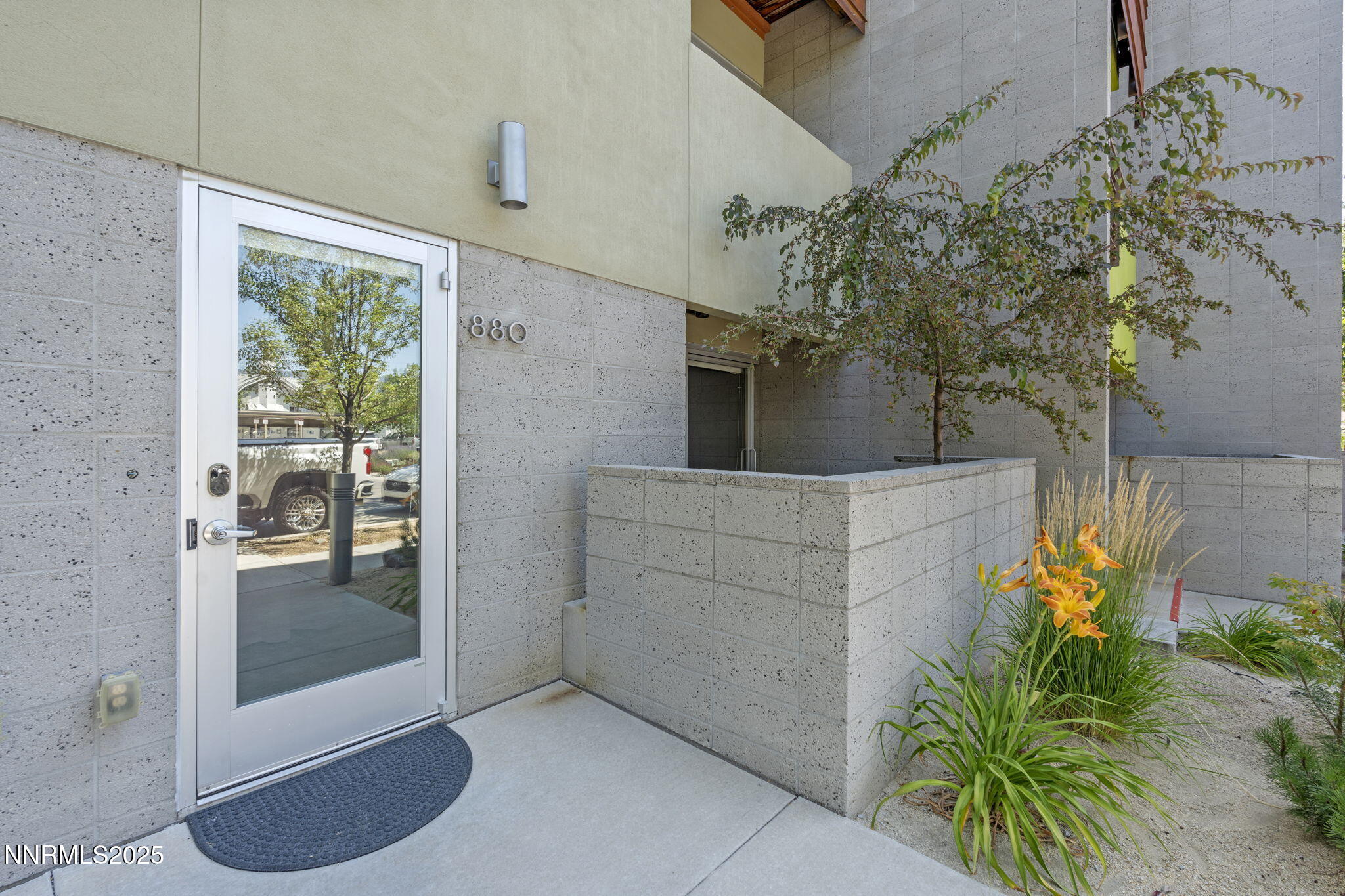 880 S Center Street Property Photo 1