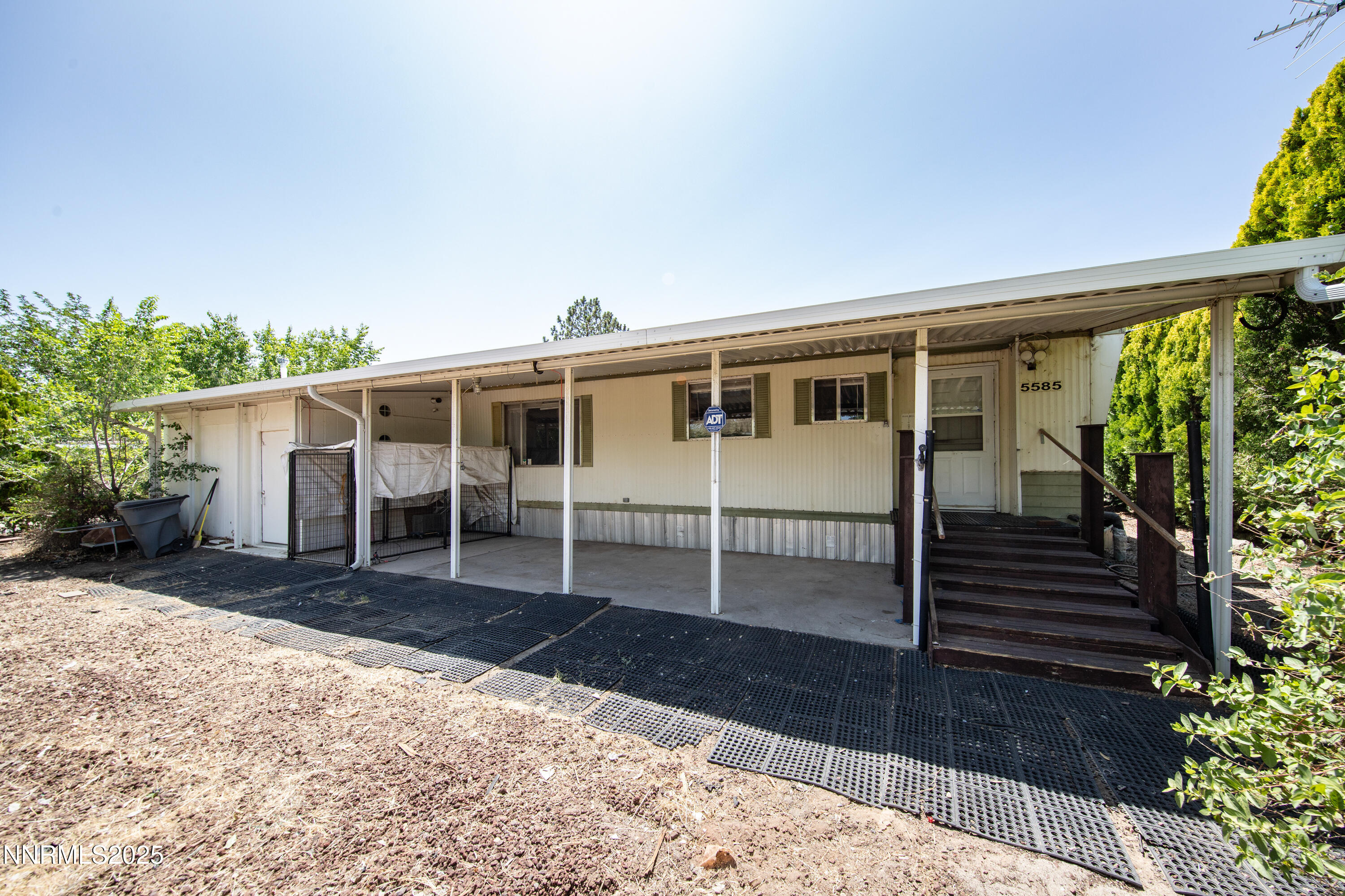 5585 Sidehill Drive Property Photo 1