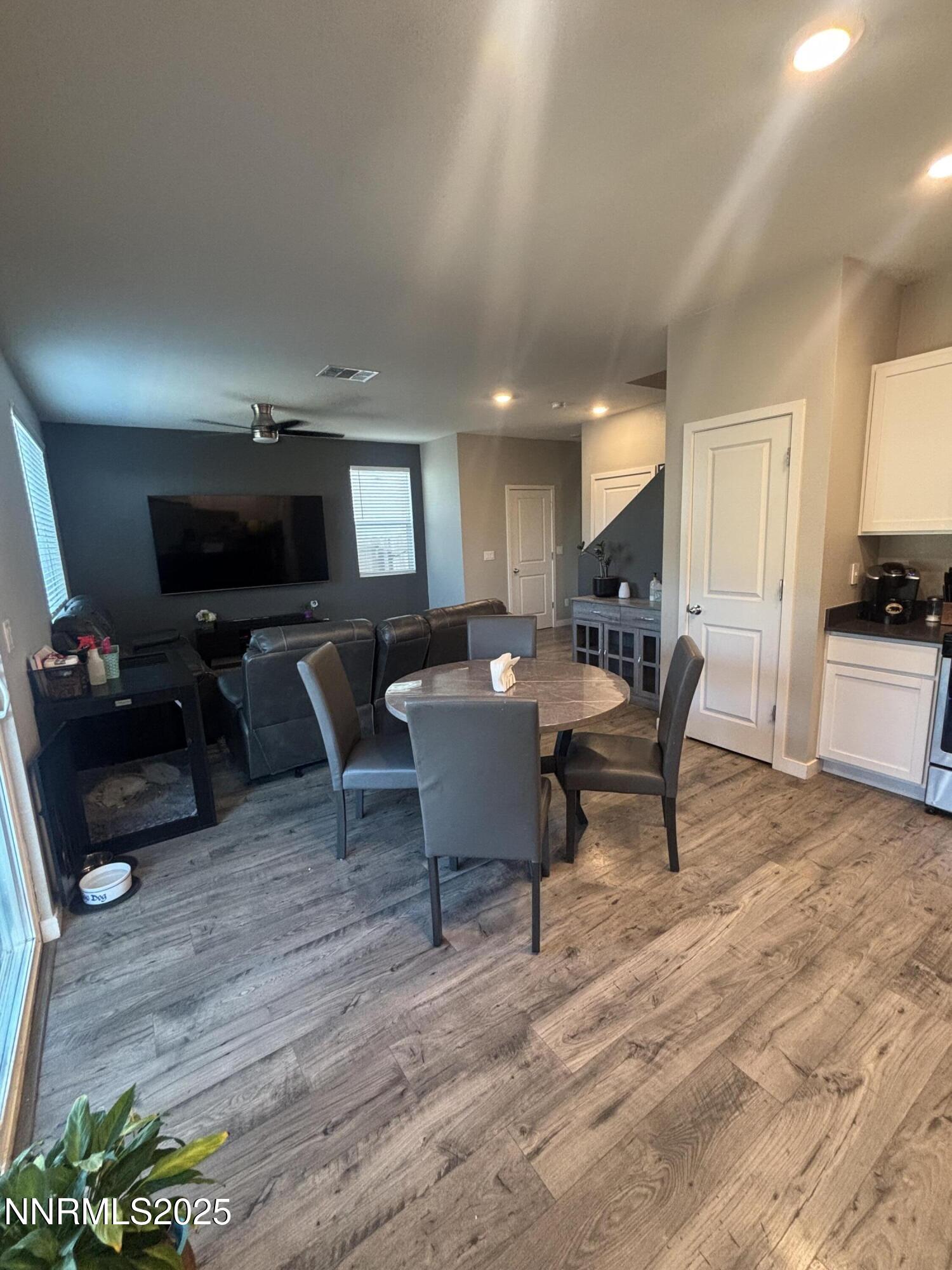 8886 Wolf Moon Drive Property Photo 3