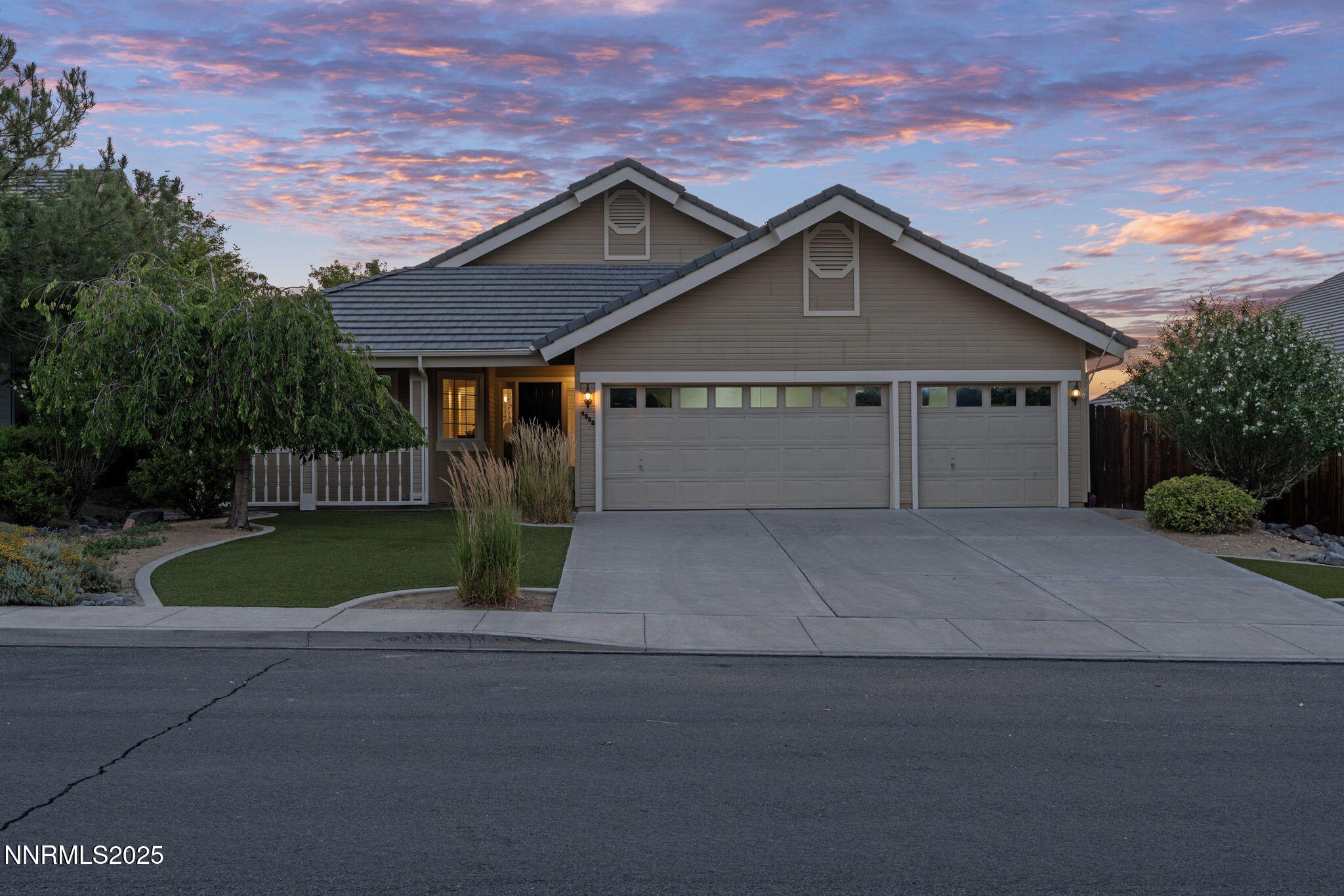 4535 Desert Hills Drive Property Photo 1
