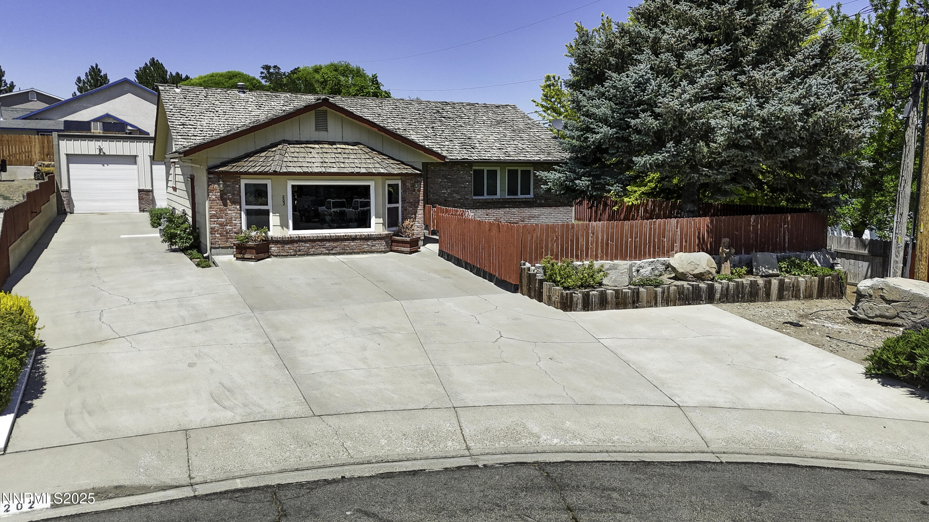 202 Summit Avenue Property Photo 1