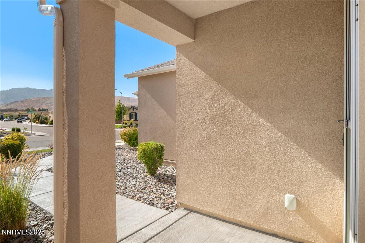 6945 Lookout Peak Drive Property Photo 4