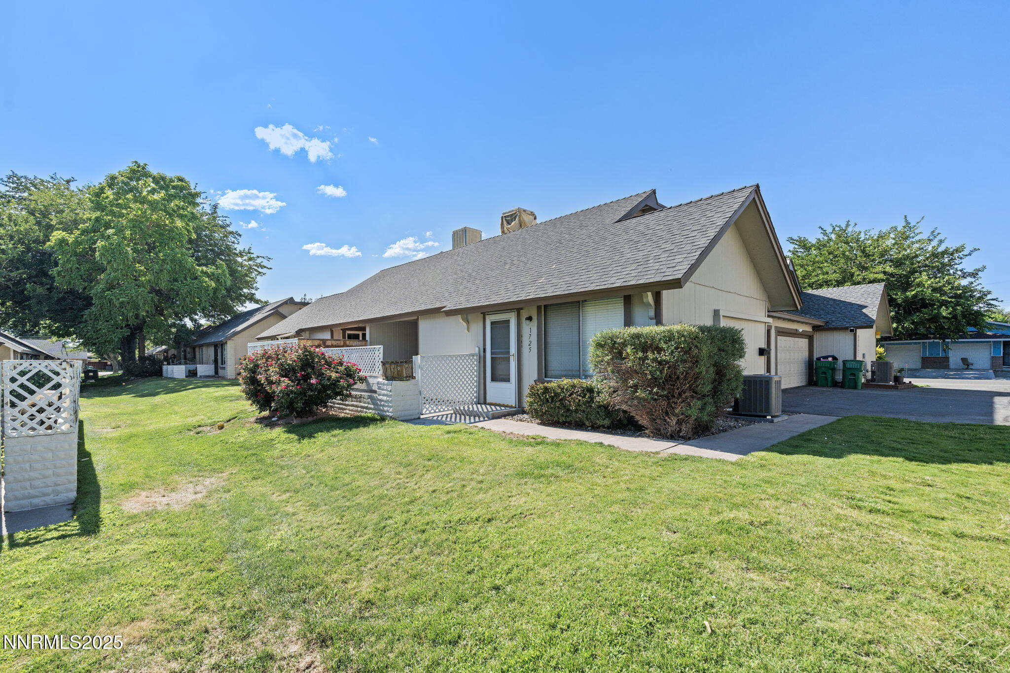 1725 York Way Property Photo 2