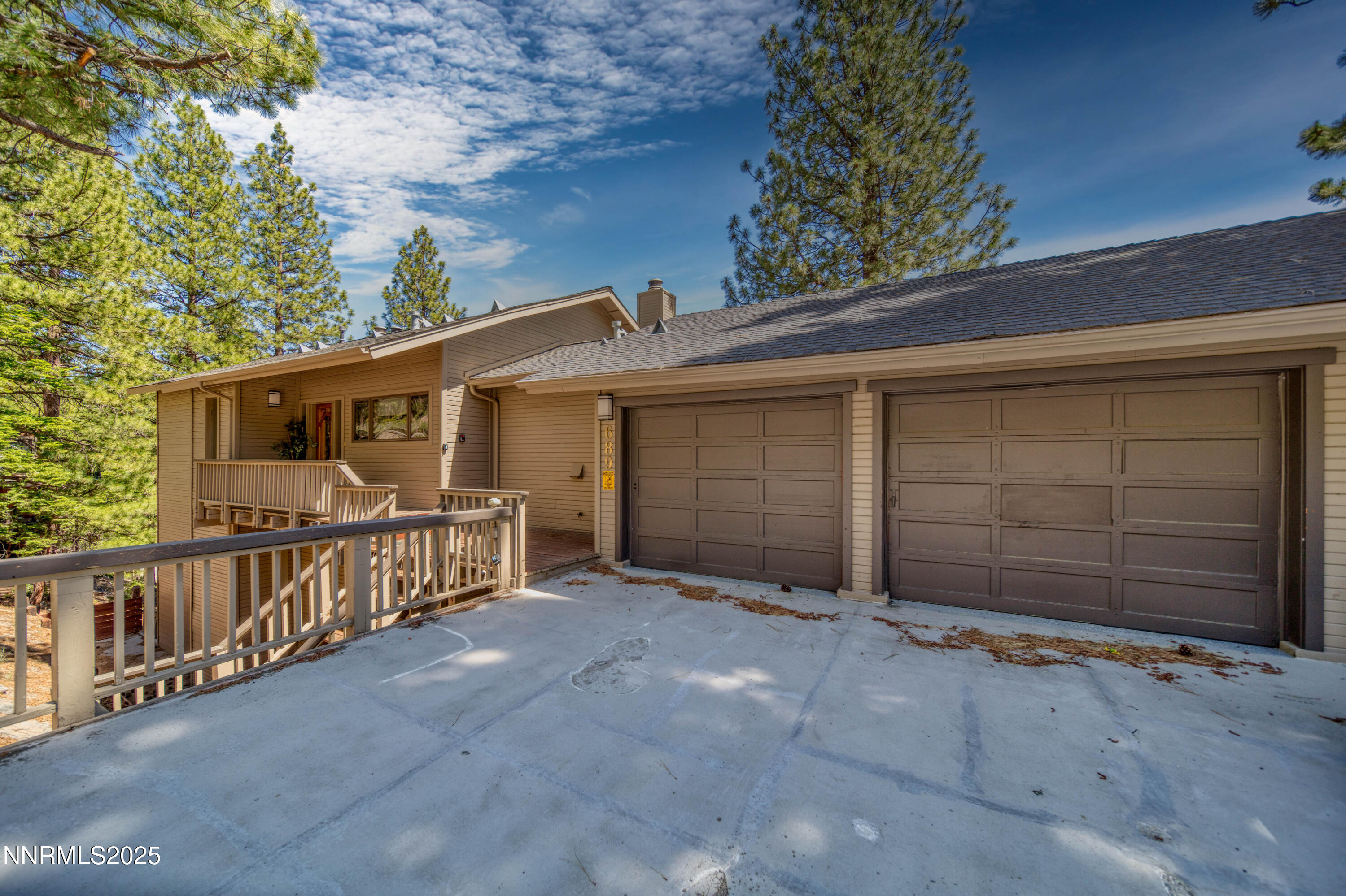 689 Tyner Way Property Photo 1