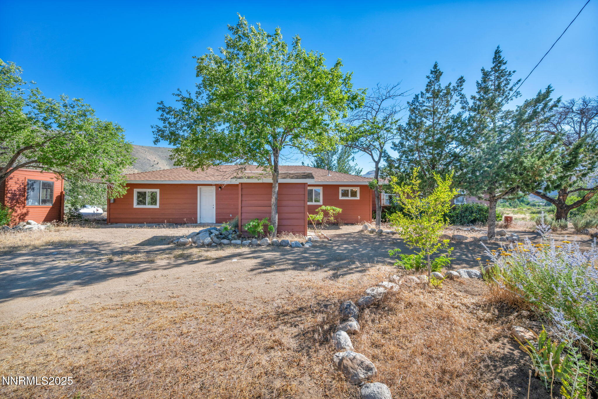 547 N River Lane Property Photo 1