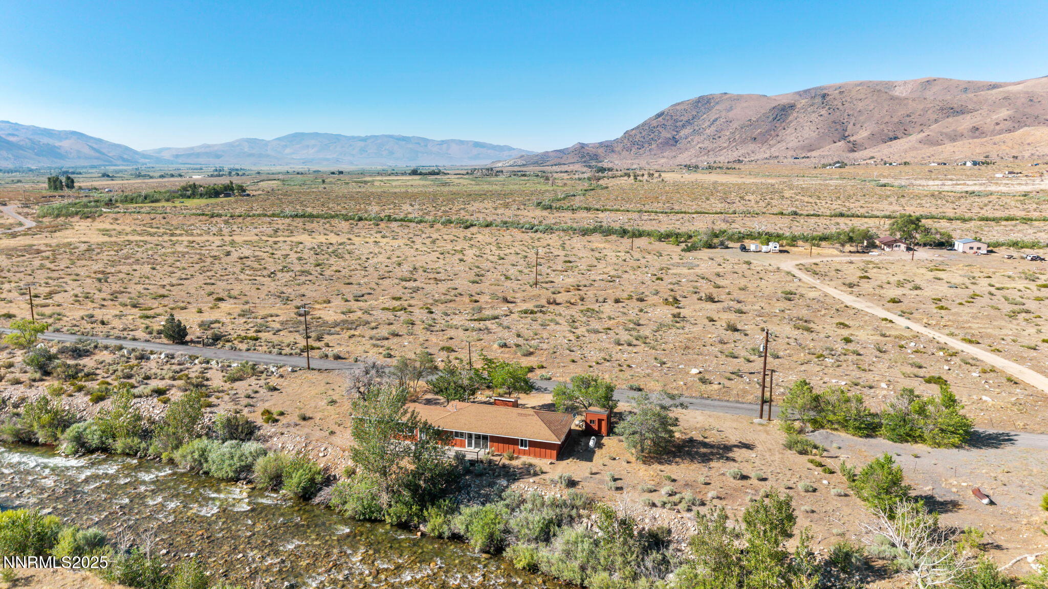 547 N River Lane Property Photo 4