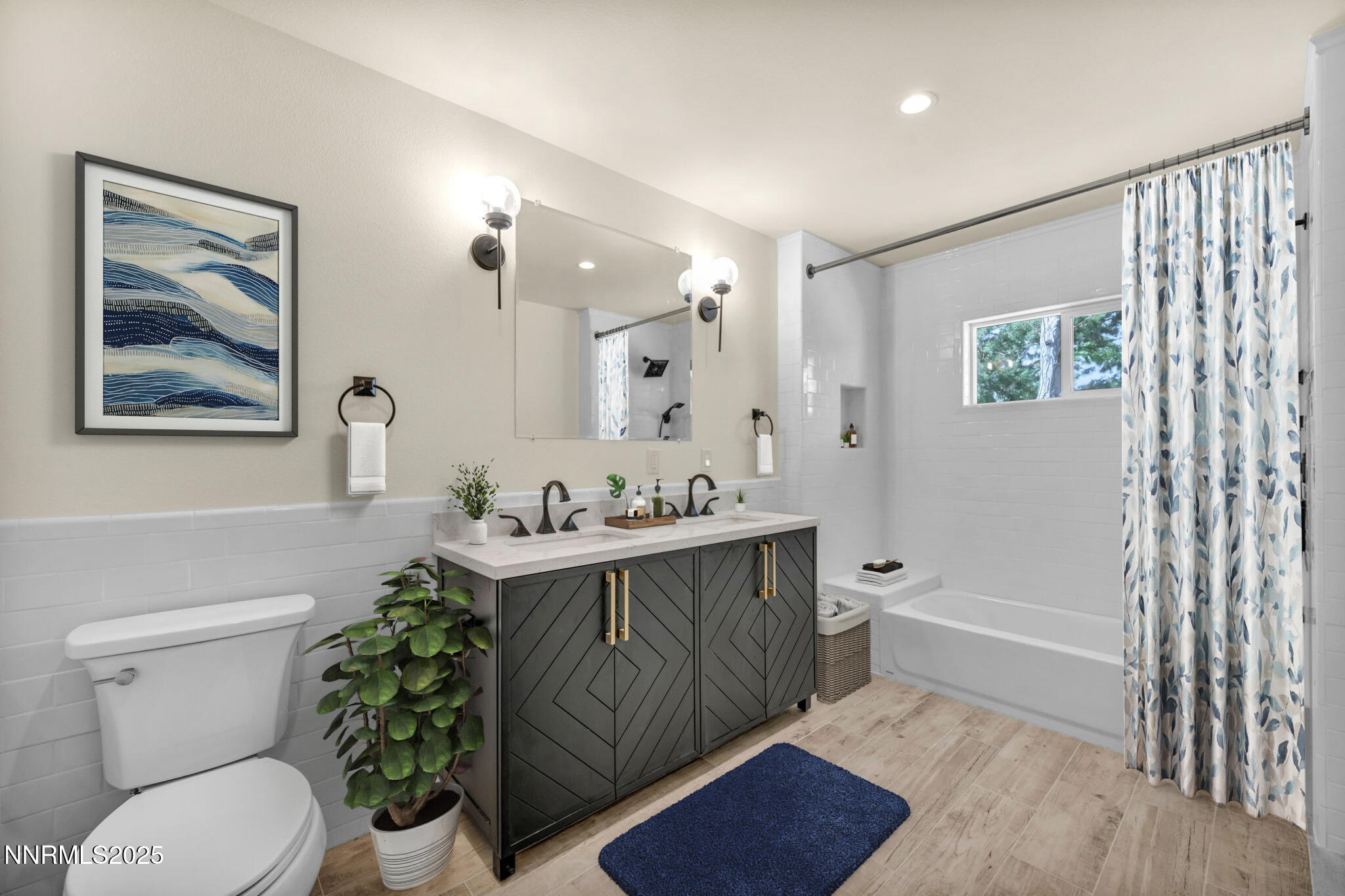 547 N River Lane Property Photo 10