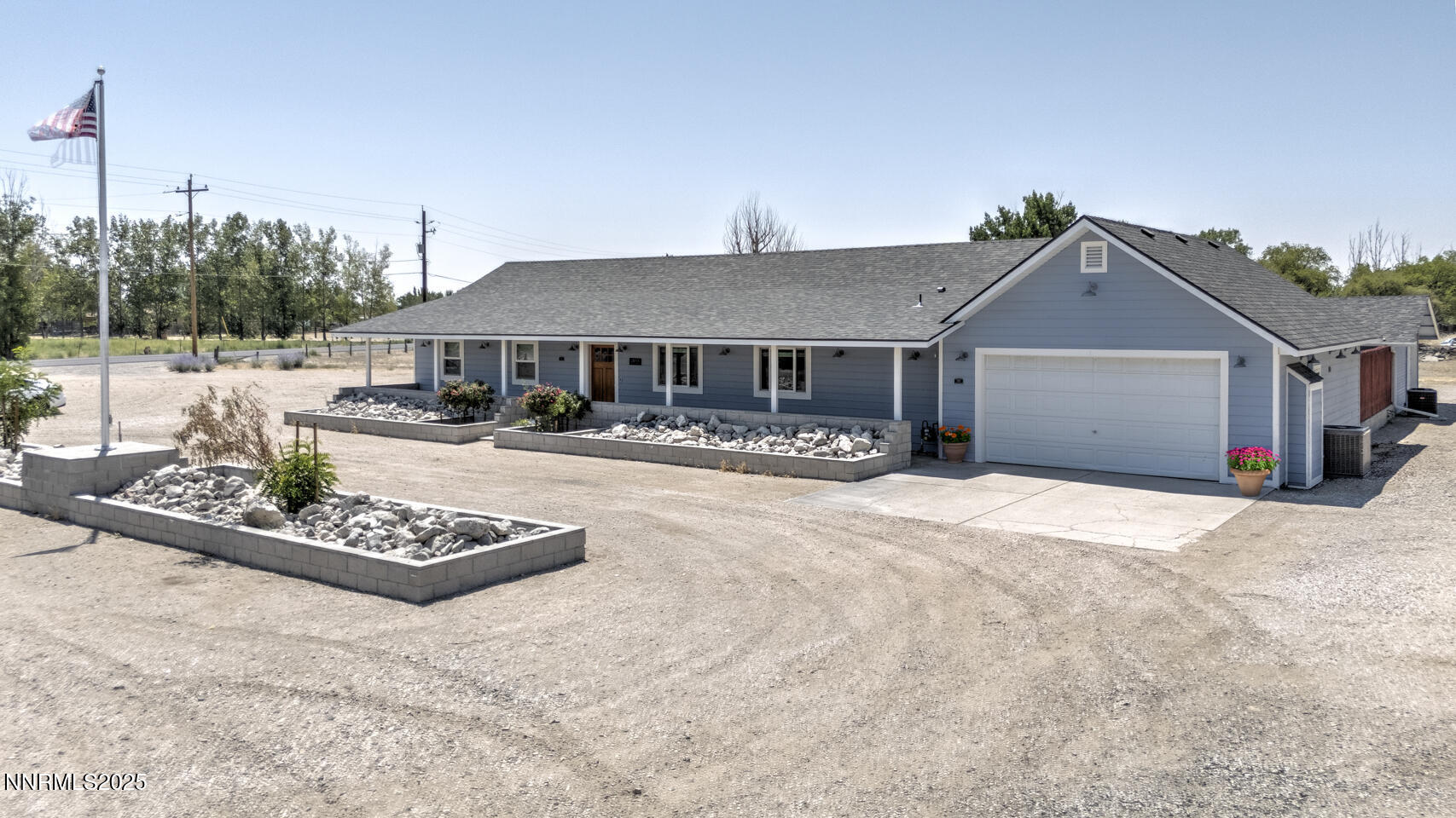 2011 Silver Circle Property Photo 1