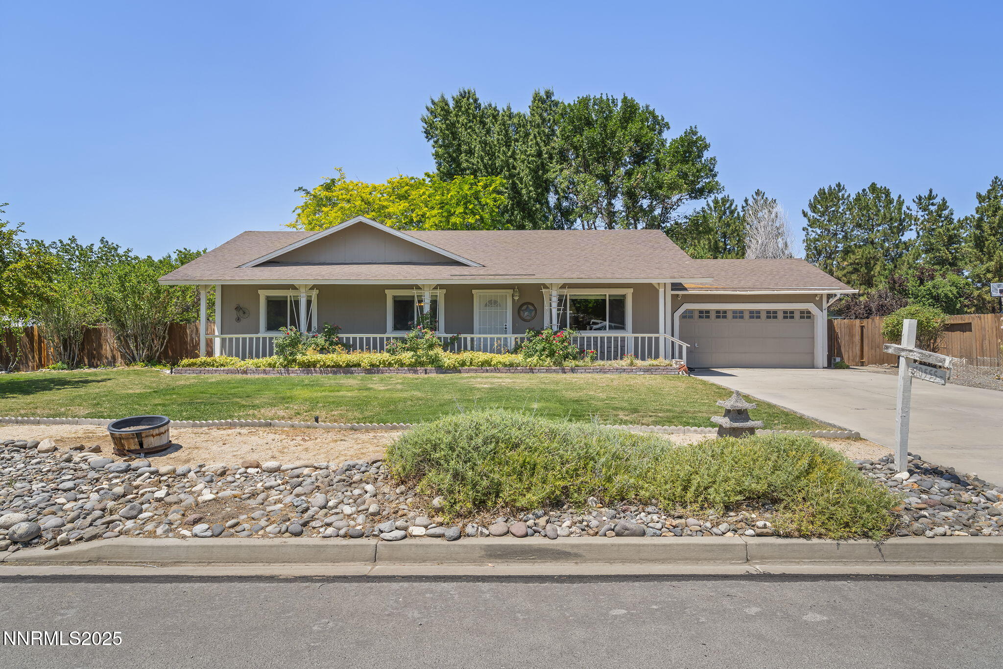 10555 Palm Desert Drive Property Photo 1